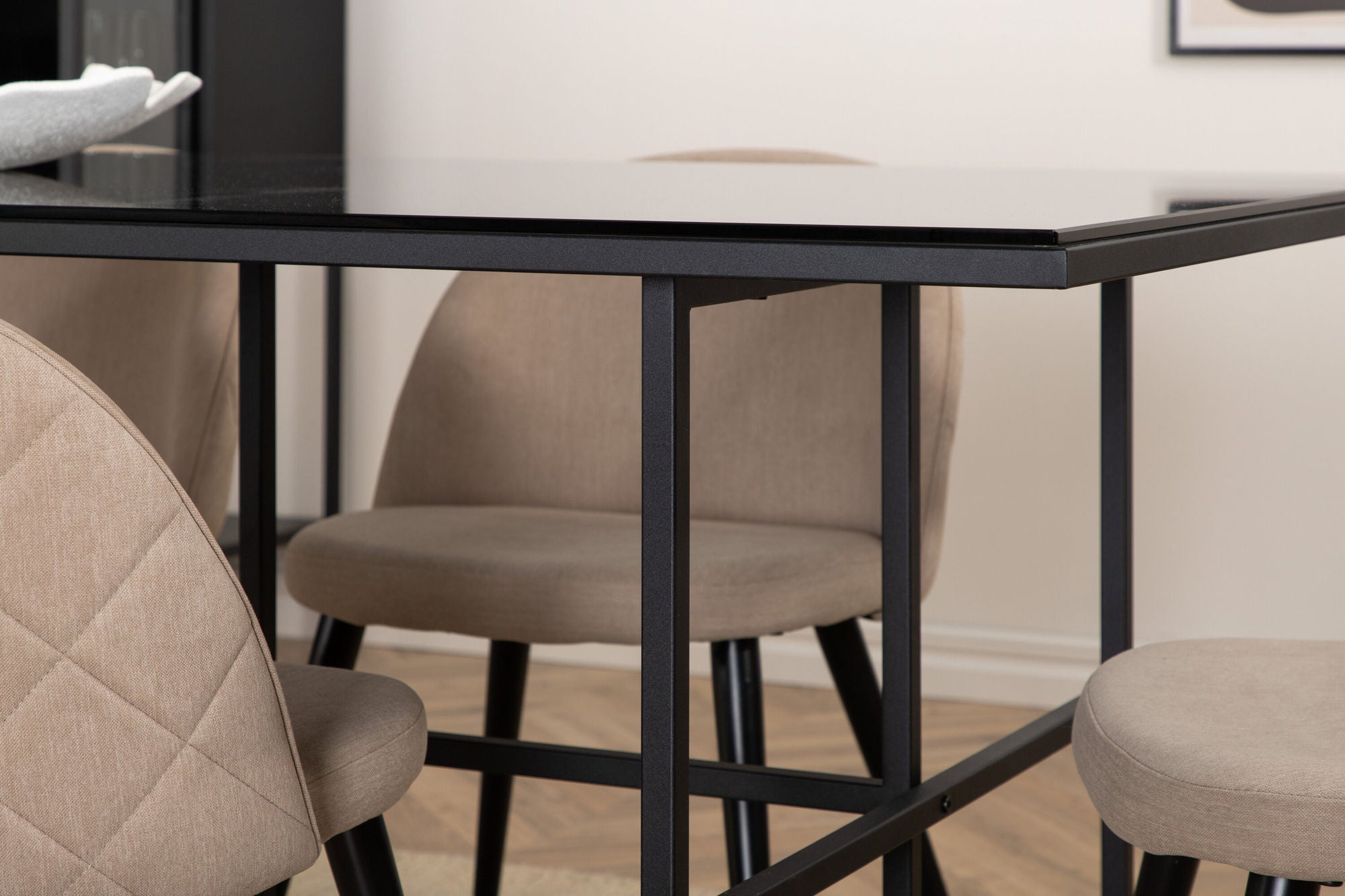Venture Home Leif spisebord , Black Black smoked smoked Glass+Velvet Stitches stol , Black Beige Fabric (Polyester linen )_6