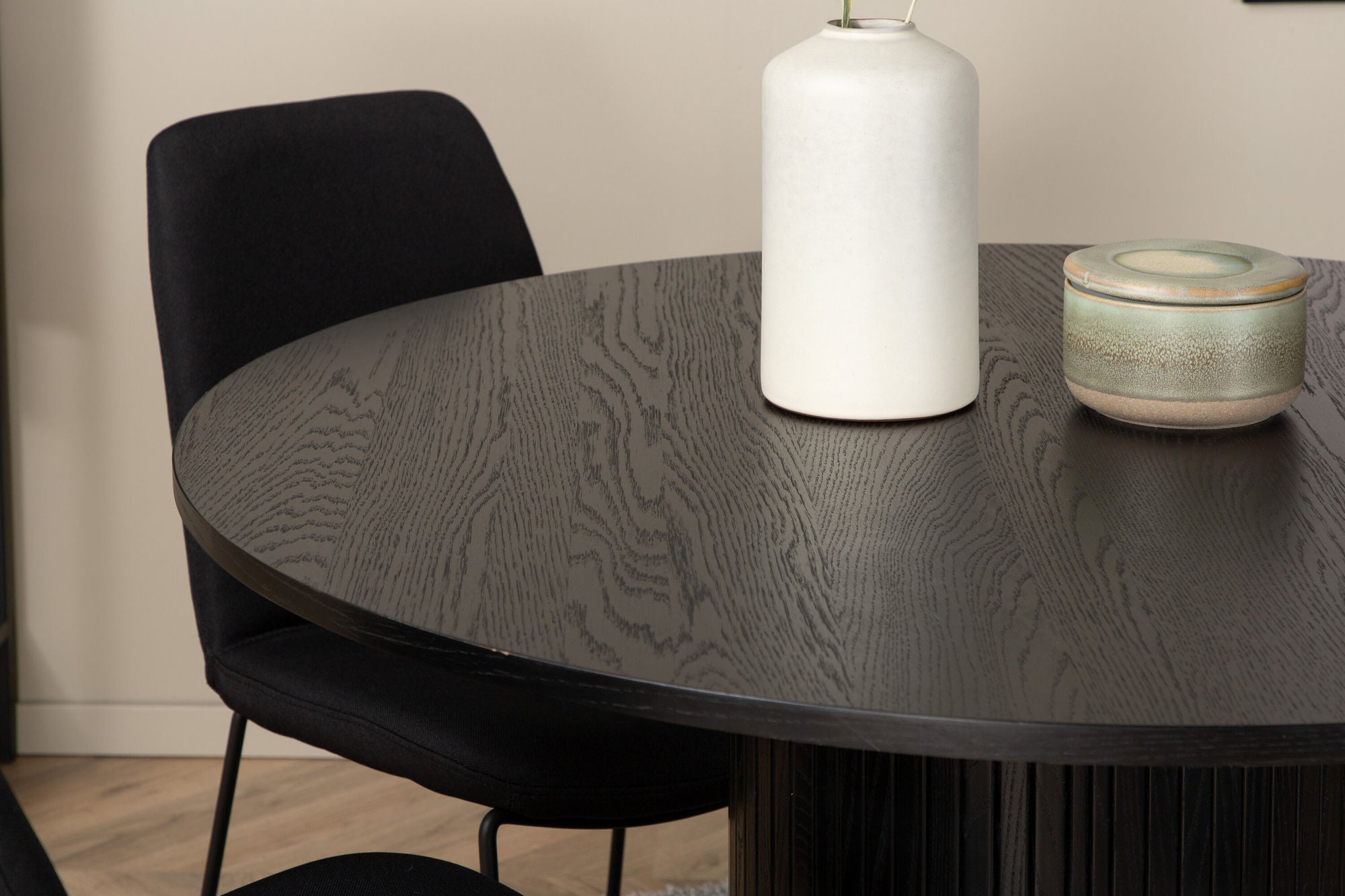Venture Home Bianca rund spisebord , Black Black Veneer+Muce Spisebordsstol , Black Legs , Black Fabric_4