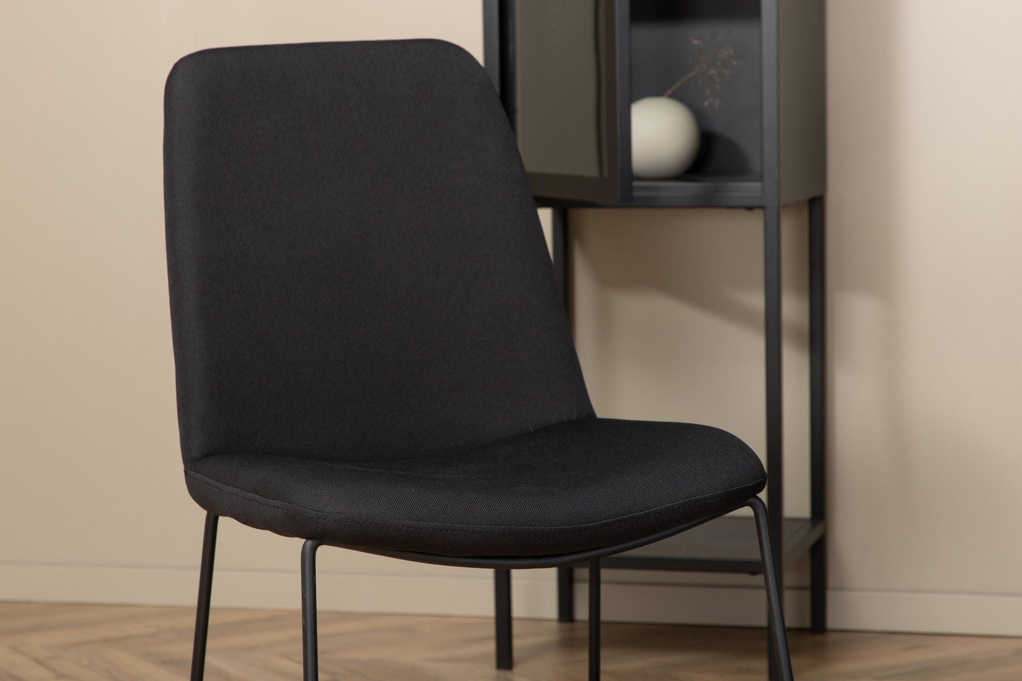 Venture Home Bianca rund spisebord , Black Black Veneer+Muce Spisebordsstol , Black Legs , Black Fabric_4