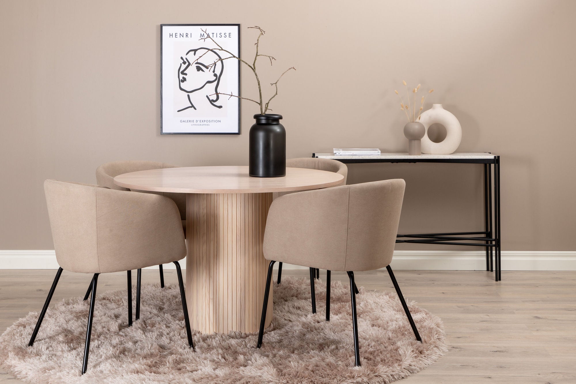 Venture Home Bianca rund spisebord , White Wash Black Veneer+Berit stol , Black Beige Fabric (Polyester linen )_4