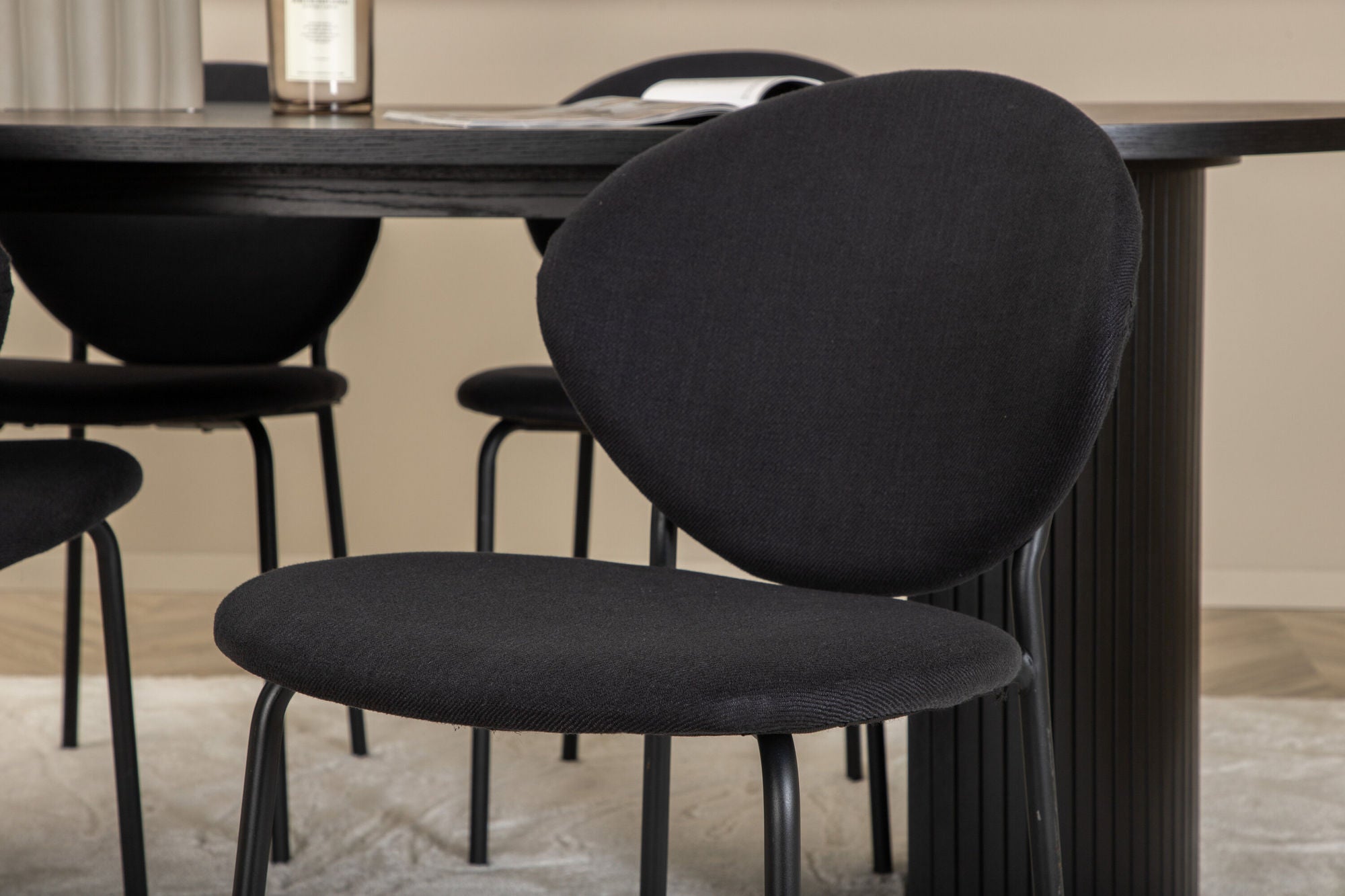 Venture Home Bianca Oval spisebord , Black Black Veneer+Vault Spisebordsstol , Black Legs , Black Fabric_4
