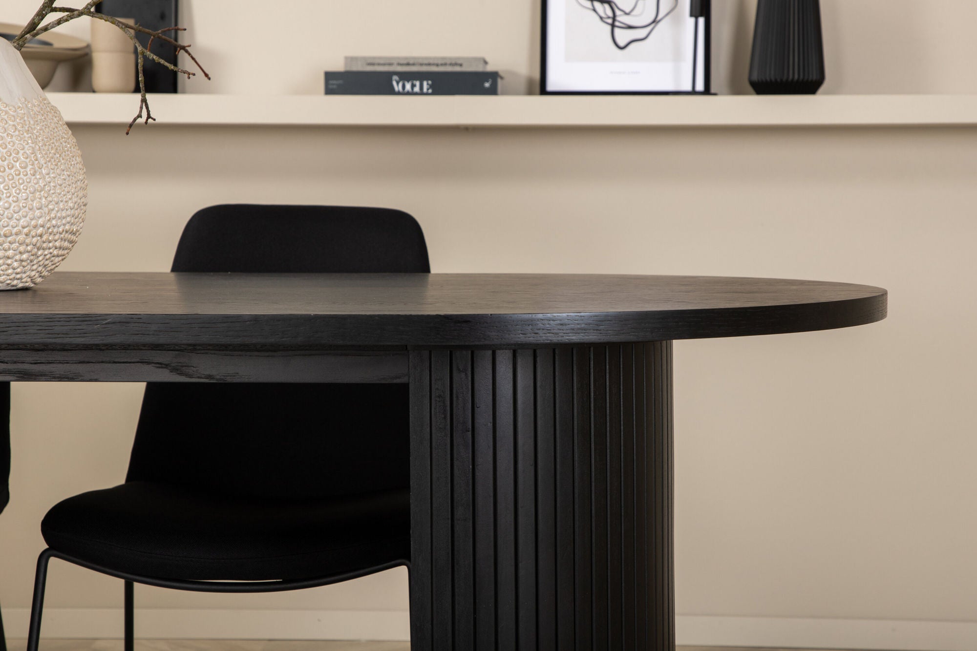 Venture Home Bianca Oval spisebord , Black Black Veneer+Muce Spisebordsstol , Black Legs , Black Fabric_4