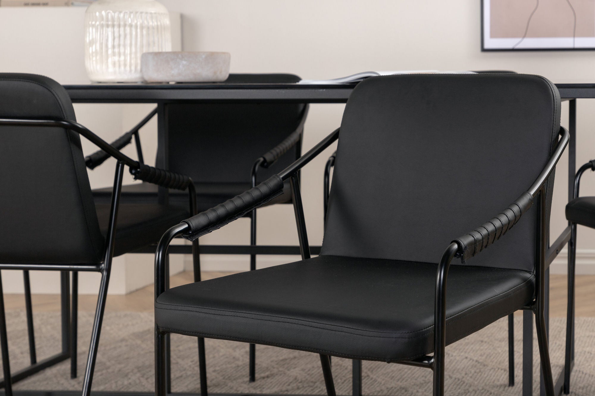 Venture Home Leif spisebord - Black / Black smoked smoked Glass+Tvist stol - Black / Black PU_6