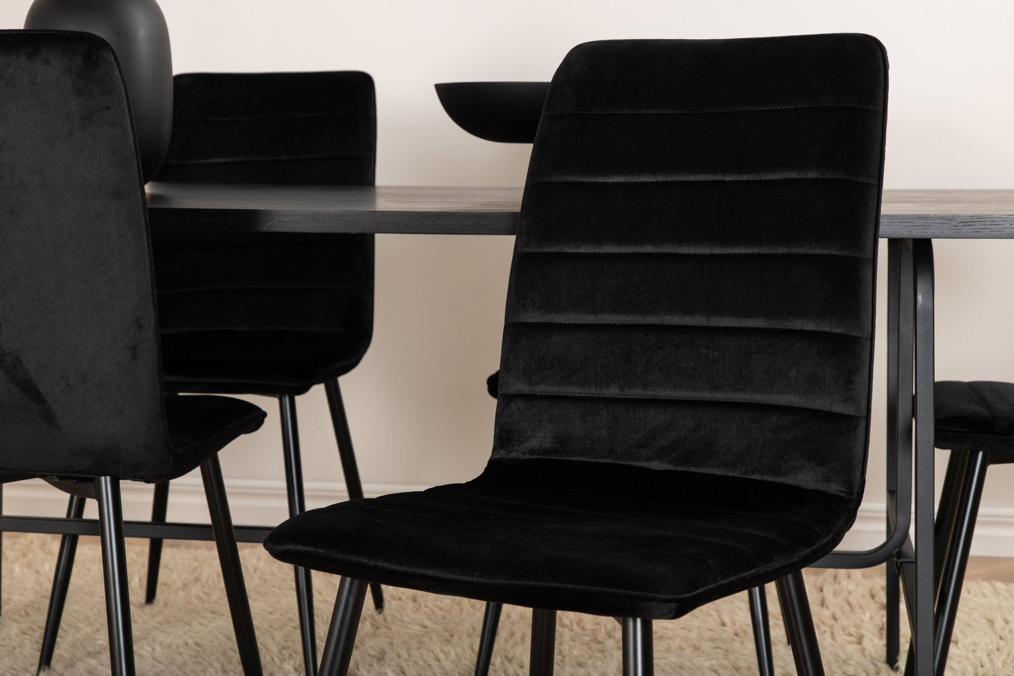 Venture Home Uno spisebord , Black Black Veneer+Windu Lyx stol , Black Black Velvet_6