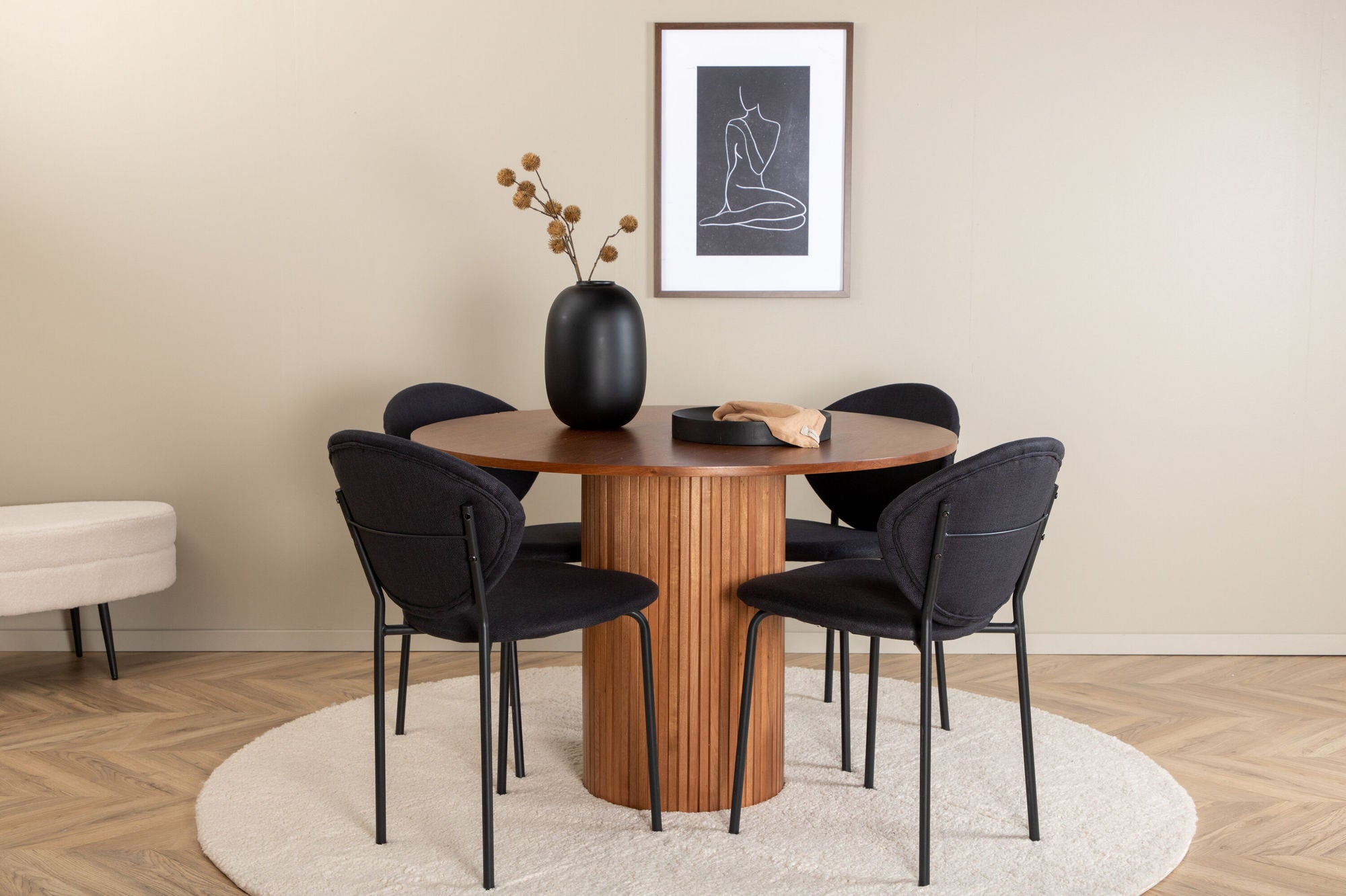 Venture Home Bianca rund spisebord - Walnut / Black Veneer+Vault Spisebordsstol - Black Legs - Black Fabric_4