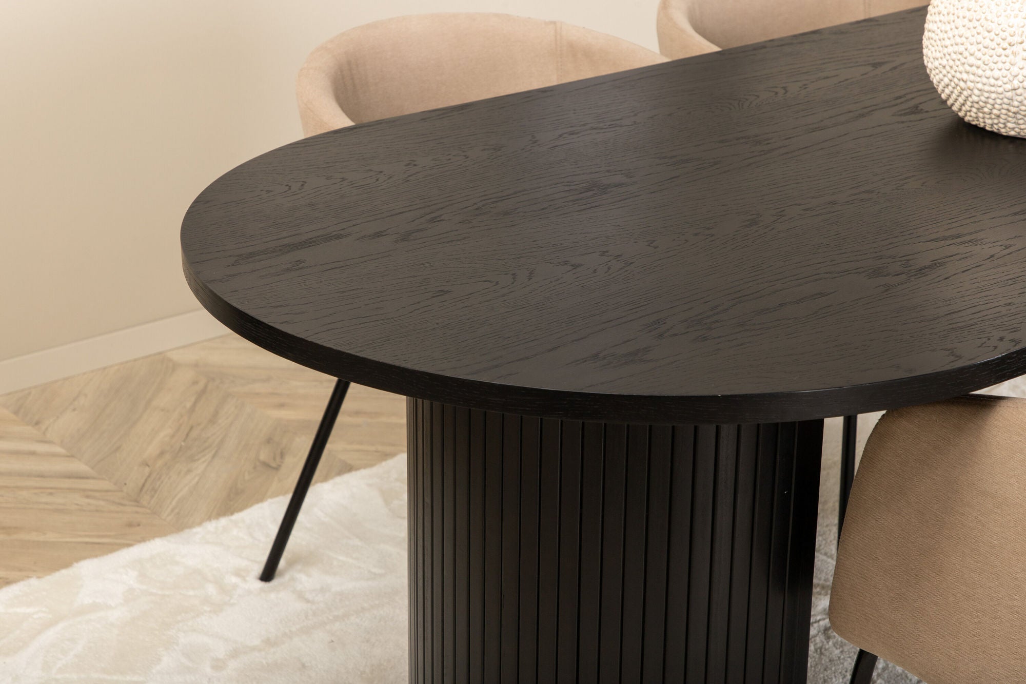 Venture Home Bianca Oval spisebord , Black Black Veneer+Berit stol , Black Beige Fabric (Polyester linen )_4