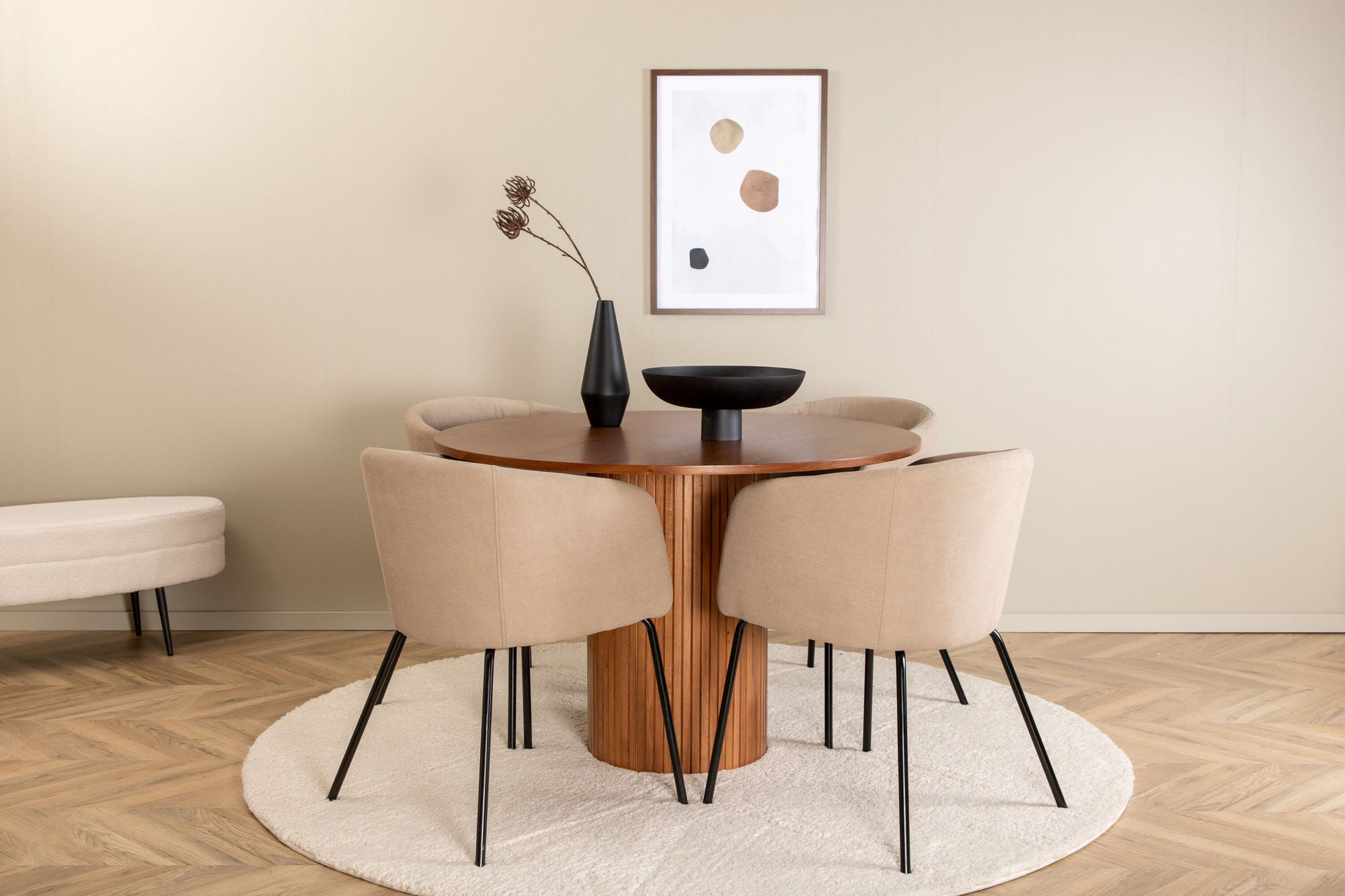 Venture Home Bianca rund spisebord - Walnut / Black Veneer+Berit stol - Black / Beige Fabric (Polyester linen )_4