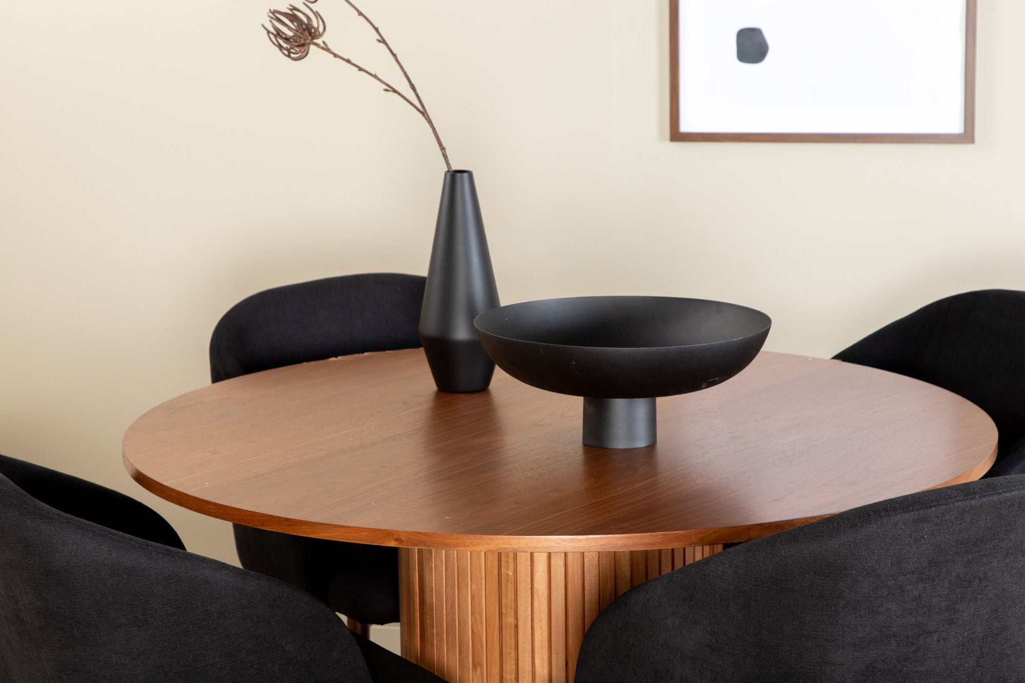 Venture Home Bianca rund spisebord - Walnut / Black Veneer+Arch Spisebordsstol - Walnut Legs - Black Fabric_4