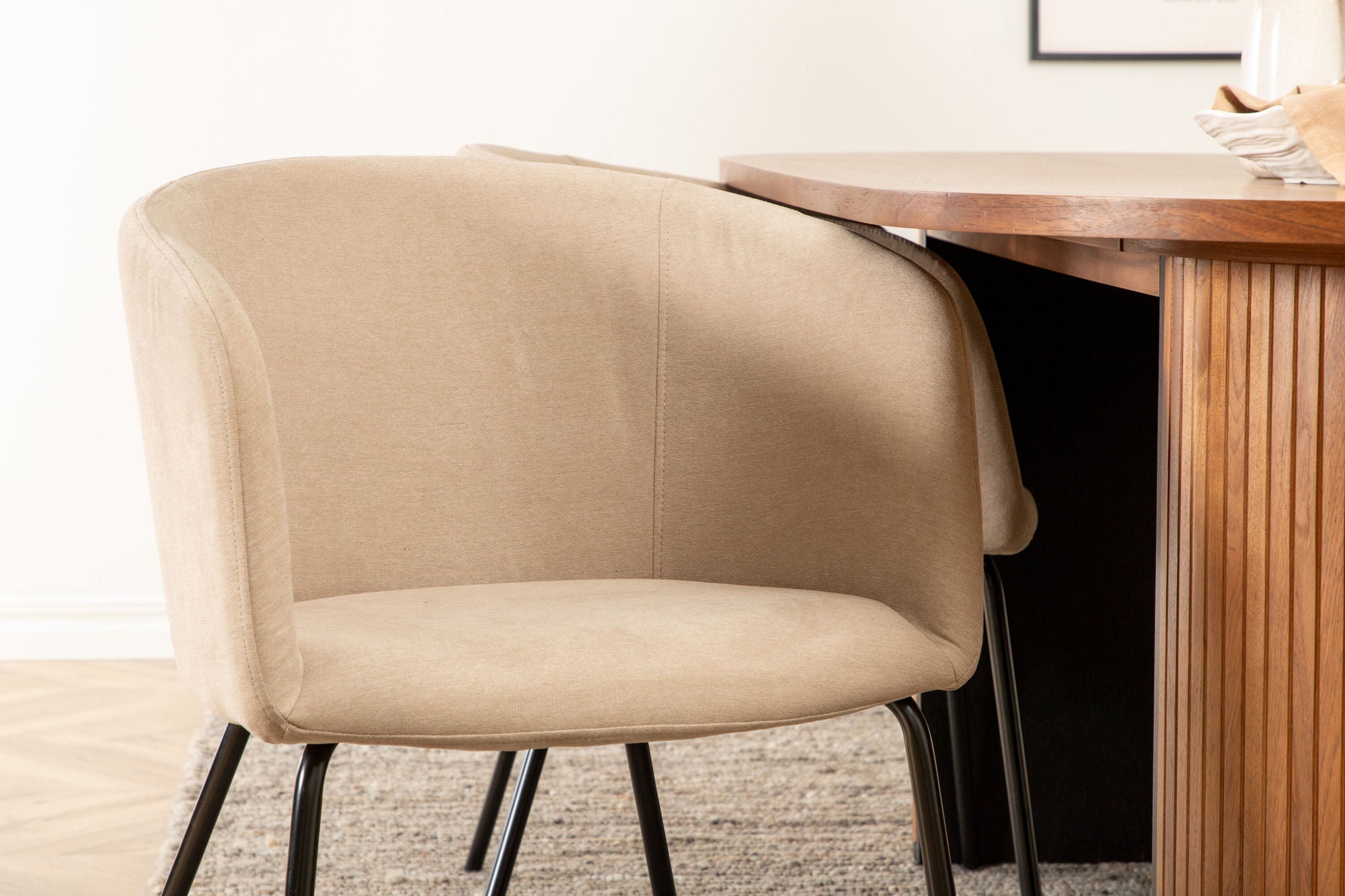 Venture Home Bianca Oval spisebord , Walnut Black Veneer+Berit stol , Black Beige Fabric (Polyester linen )_4