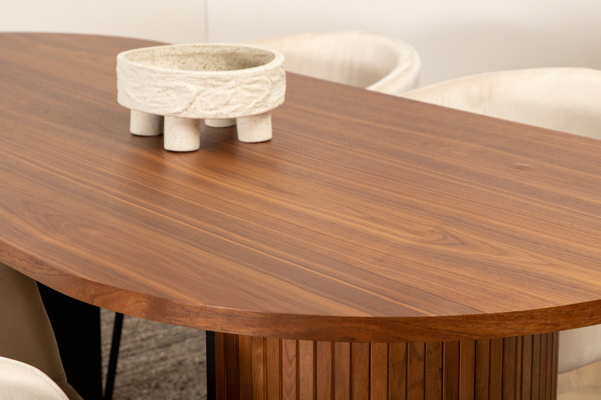 Venture Home Bianca Oval spisebord , Walnut Black Veneer+Berit stol , Black Beige Velvet_4