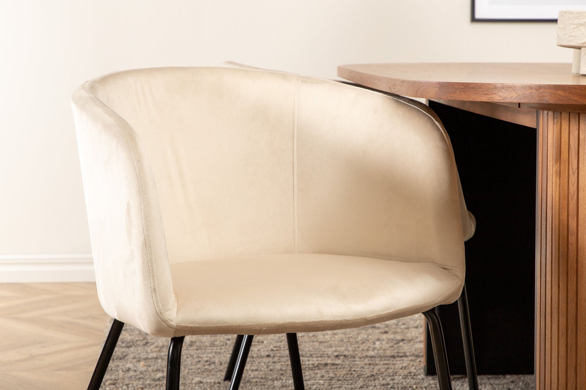 Venture Home Bianca Oval spisebord , Walnut Black Veneer+Berit stol , Black Beige Velvet_4
