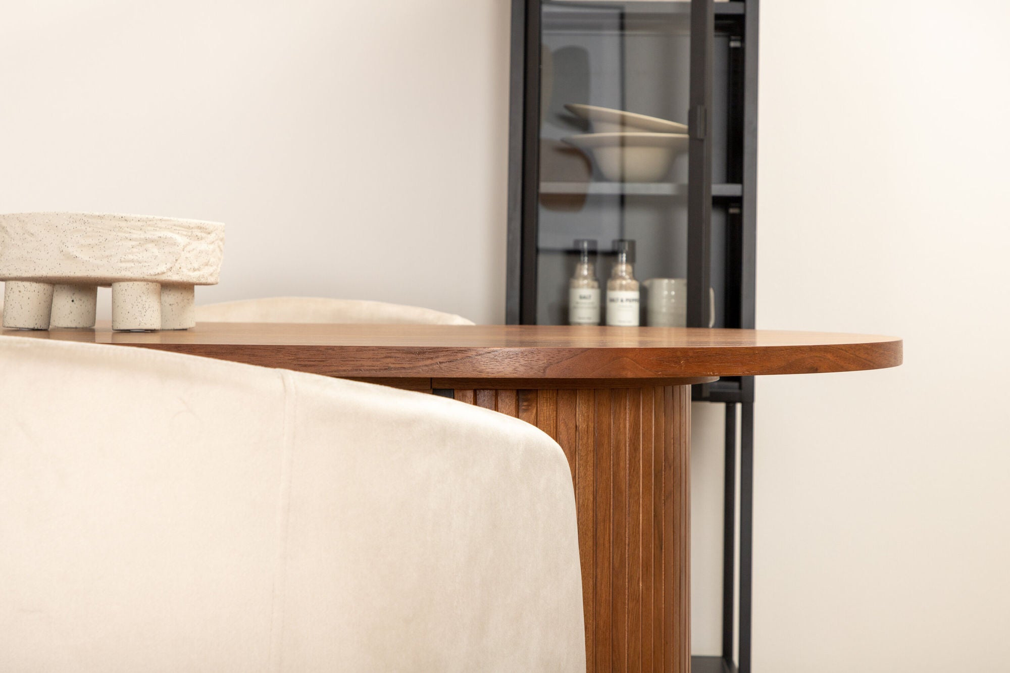 Venture Home Bianca Oval spisebord , Walnut Black Veneer+Berit stol , Black Beige Velvet_4