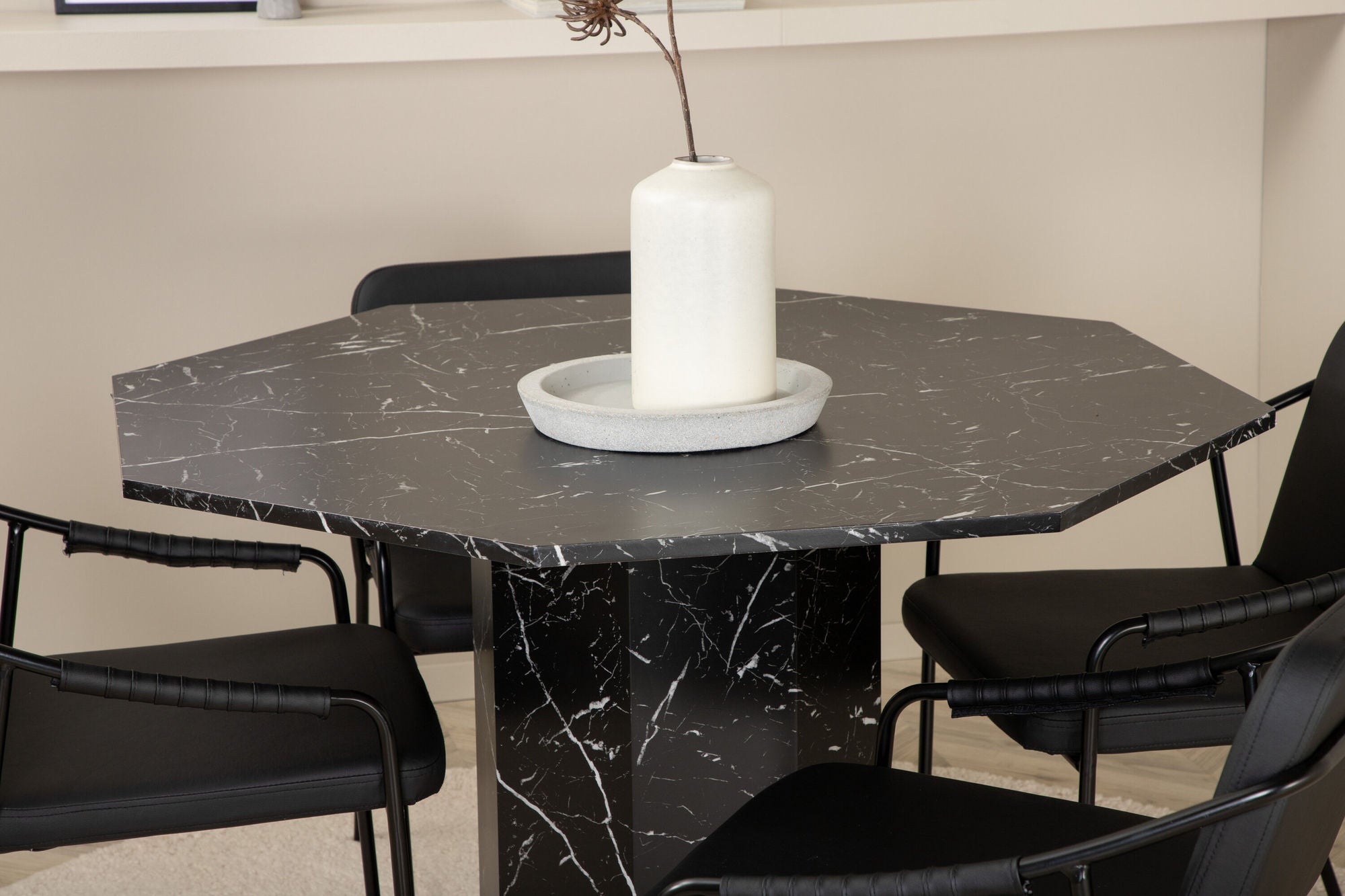 Venture Home Marbs rund spisebord - Black / Black Glass Marble+Tvist stol - Black / Black PU_4