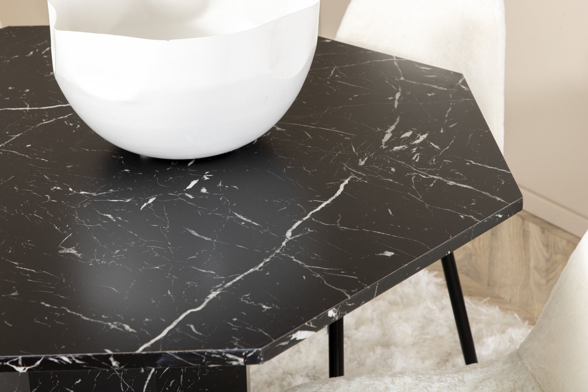 Venture Home Marbs rund spisebord , Black Black Glass Marble+Polar Fluff Spisebordsstol , Black Legs , White Teddy _4
