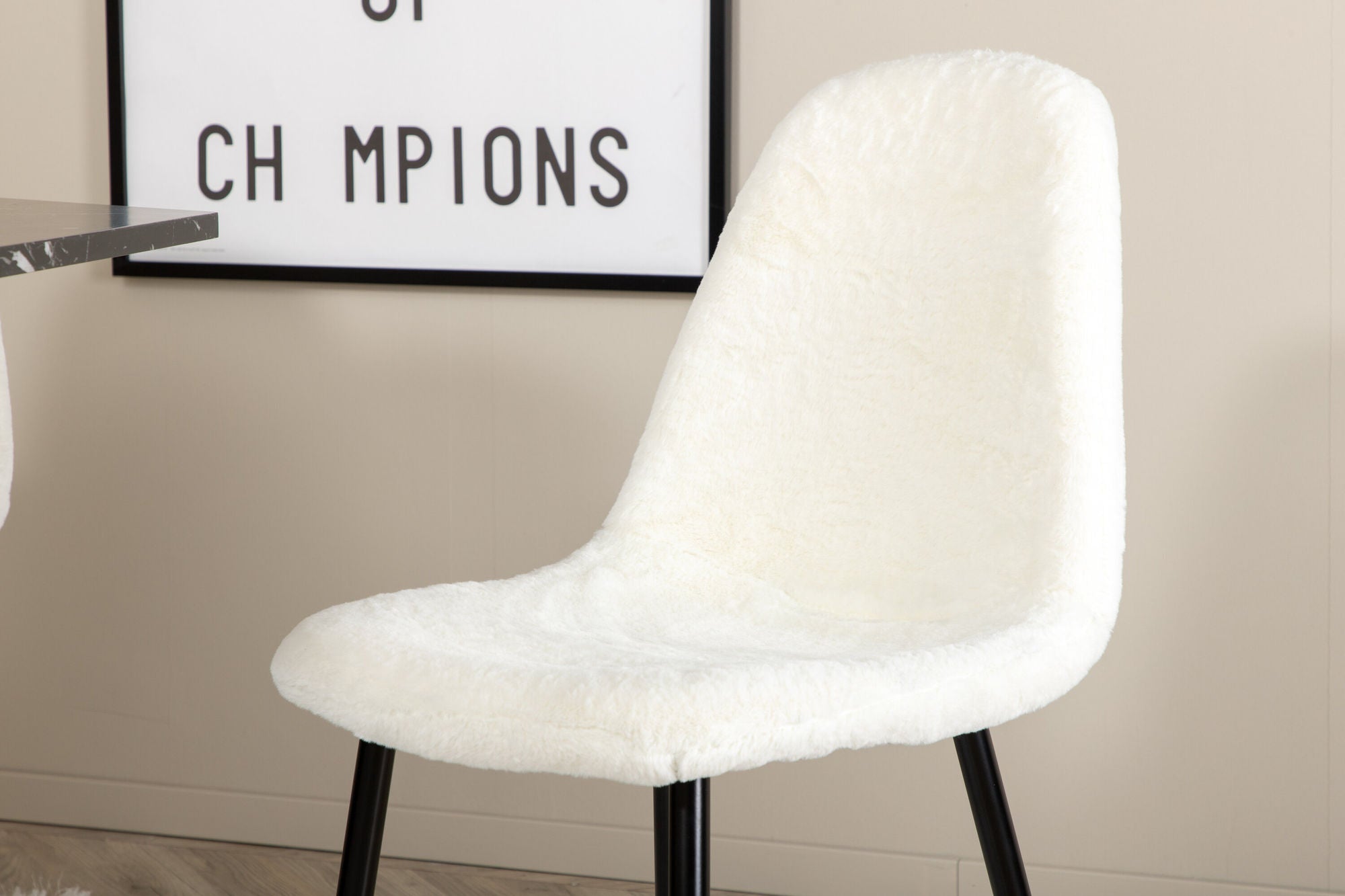 Venture Home Marbs rund spisebord , Black Black Glass Marble+Polar Fluff Spisebordsstol , Black Legs , White Teddy _4