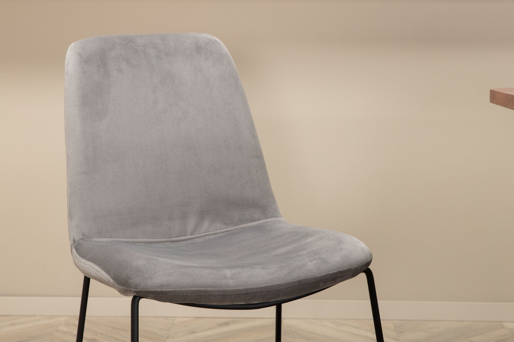 Venture Home Uno spisebord , Black Walnut Veneer+Muce Spisebordsstol , Black Legs , Grey Velvet_6