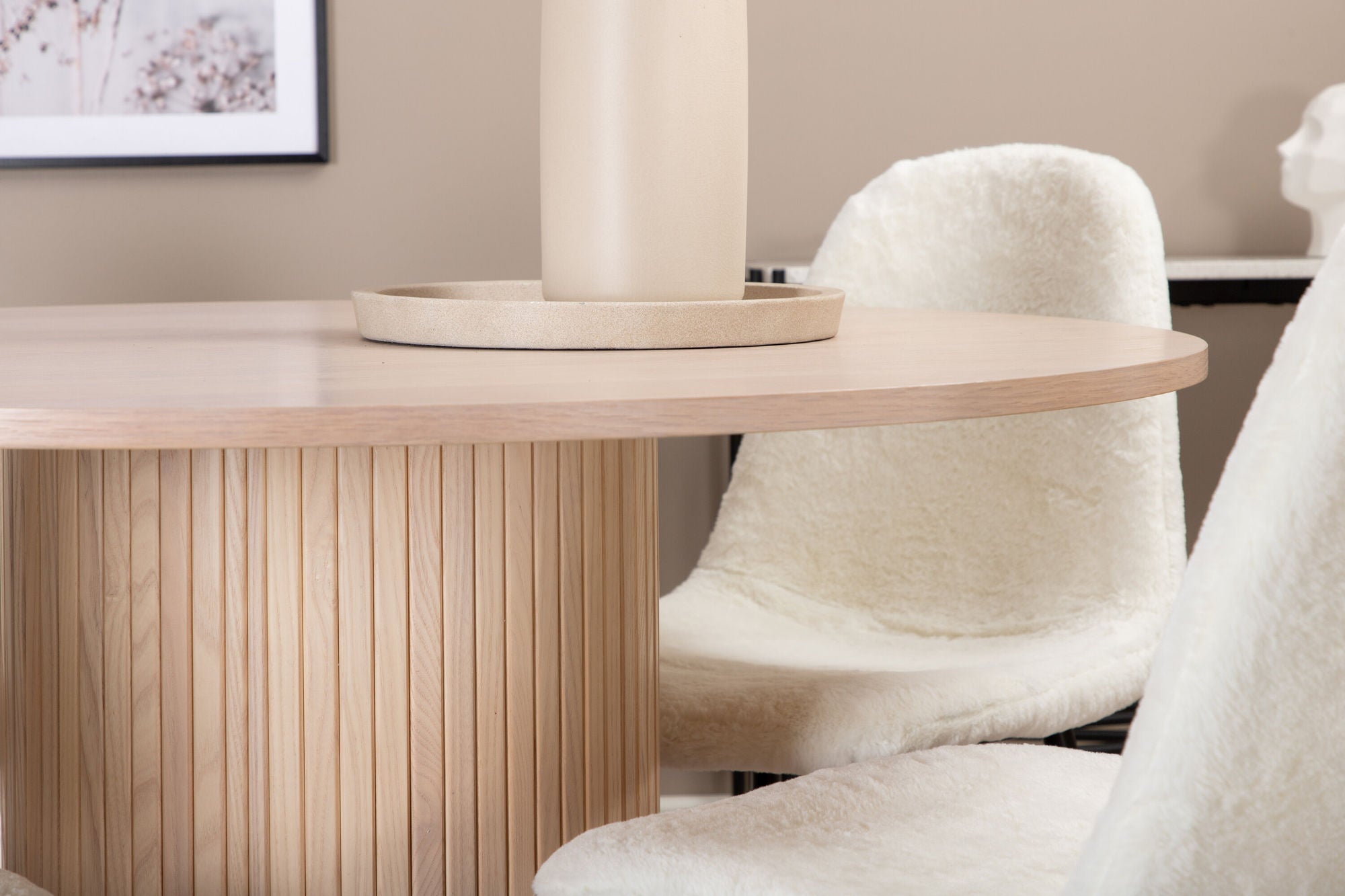 Venture Home Bianca rund spisebord , White Wash Black Veneer+Polar Fluff Spisebordsstol , Black Legs , White Teddy _4