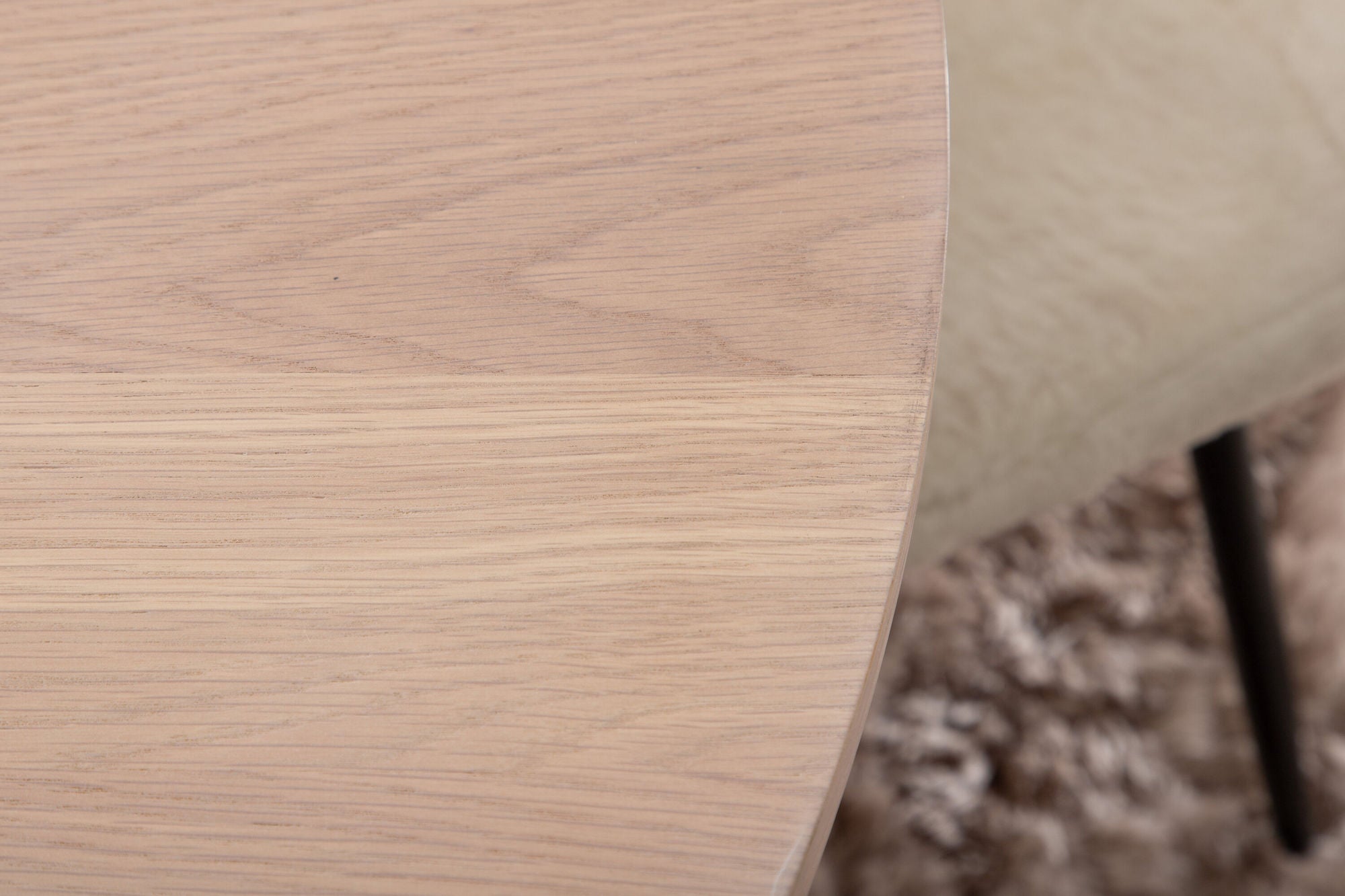 Venture Home Bianca rund spisebord , White Wash Black Veneer+Polar Fluff Spisebordsstol , Black Legs , White Teddy _4