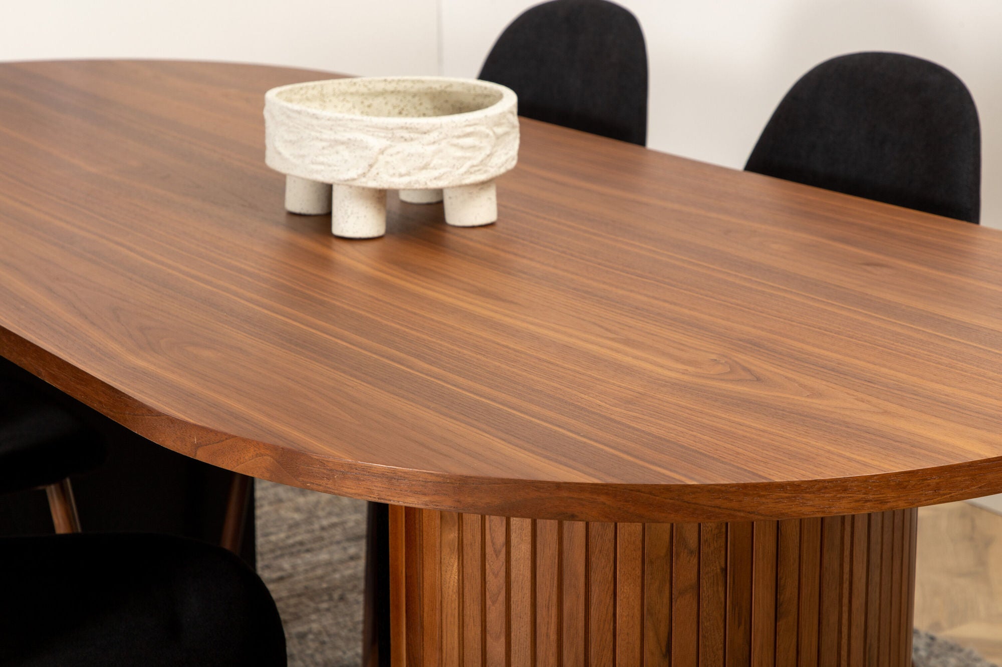 Venture Home Bianca Oval spisebord , Walnut Black Veneer+Polar Spisebordsstol , Walnut Legs , Black Fabric_6