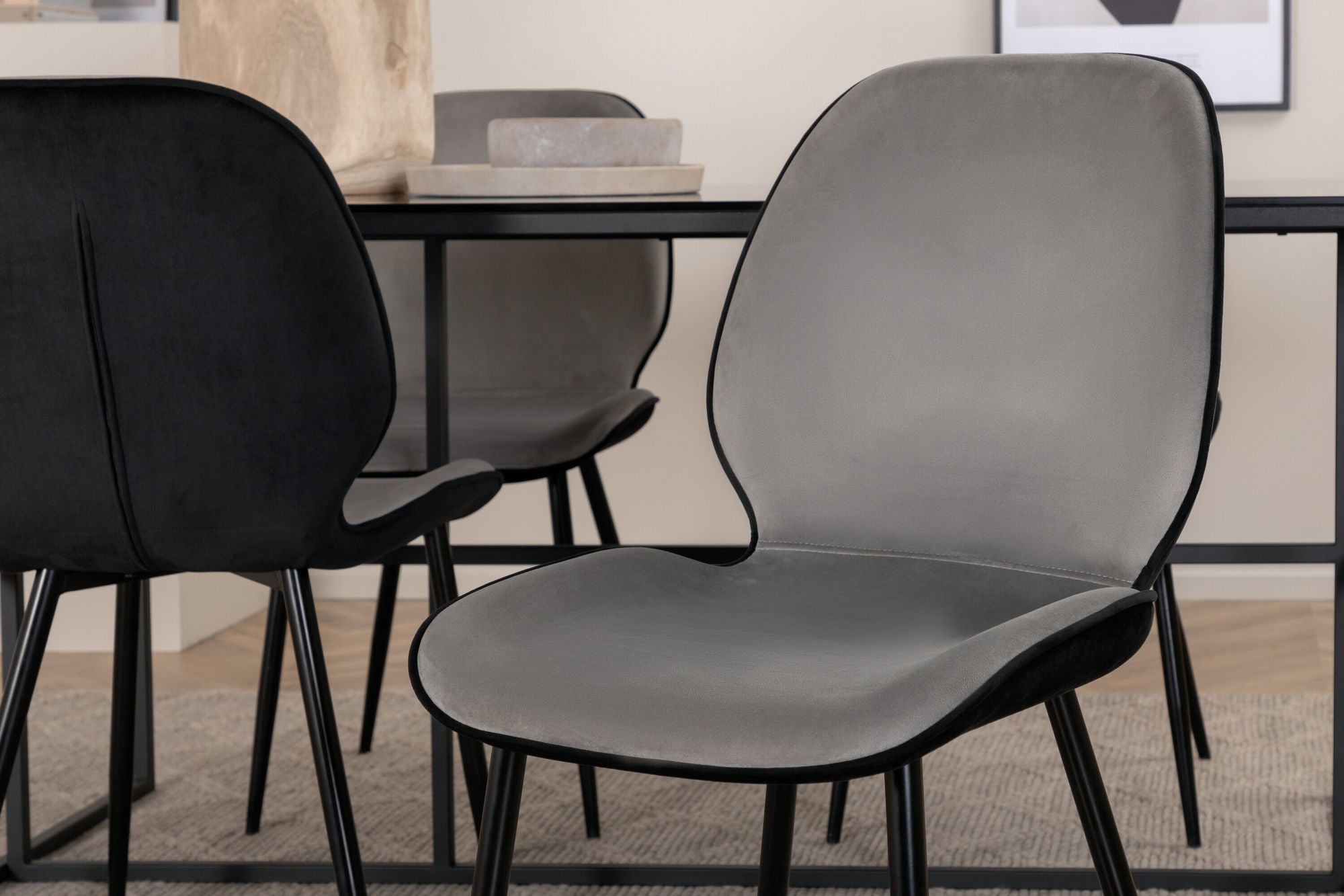 Venture Home Leif spisebord - Black / Black smoked smoked Glass+Emma stol - Black / Black and Light Grey Black Velvet in Back Grey Velvet in front_4