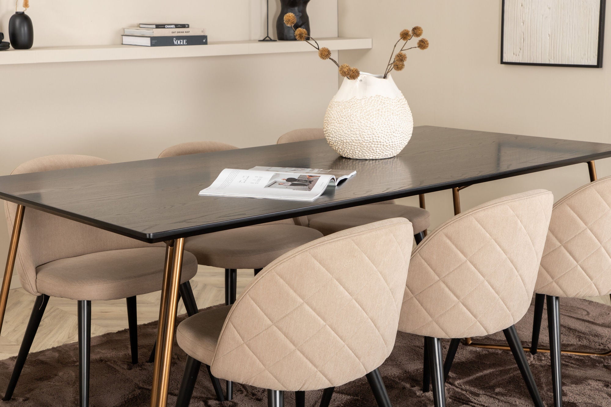 Venture Home Petra spisebord , Distressed Copper Black Veneer+Velvet Stitches stol , Black Beige Fabric (Polyester linen )_6