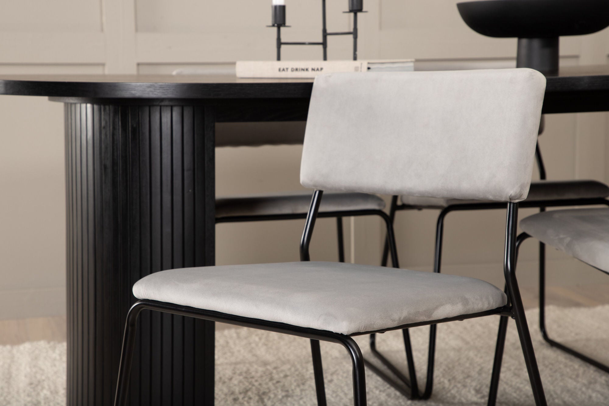 Venture Home Bianca Oval spisebord - Black / Black Veneer+Kenth stol - Black / Light Grey Velvet_4