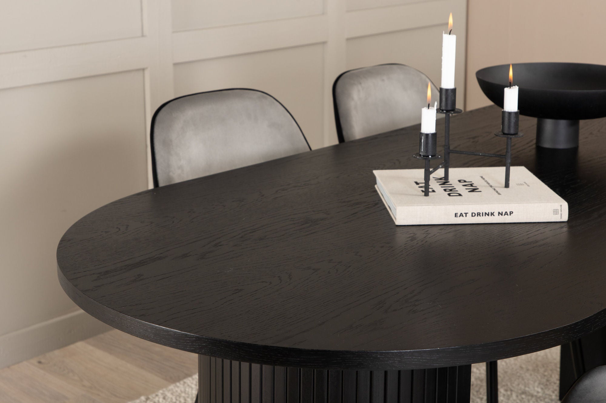 Venture Home Bianca Oval spisebord - Black / Black Veneer+Emma stol - Black / Black and Light Grey Black Velvet in Back Grey Velvet in front_4