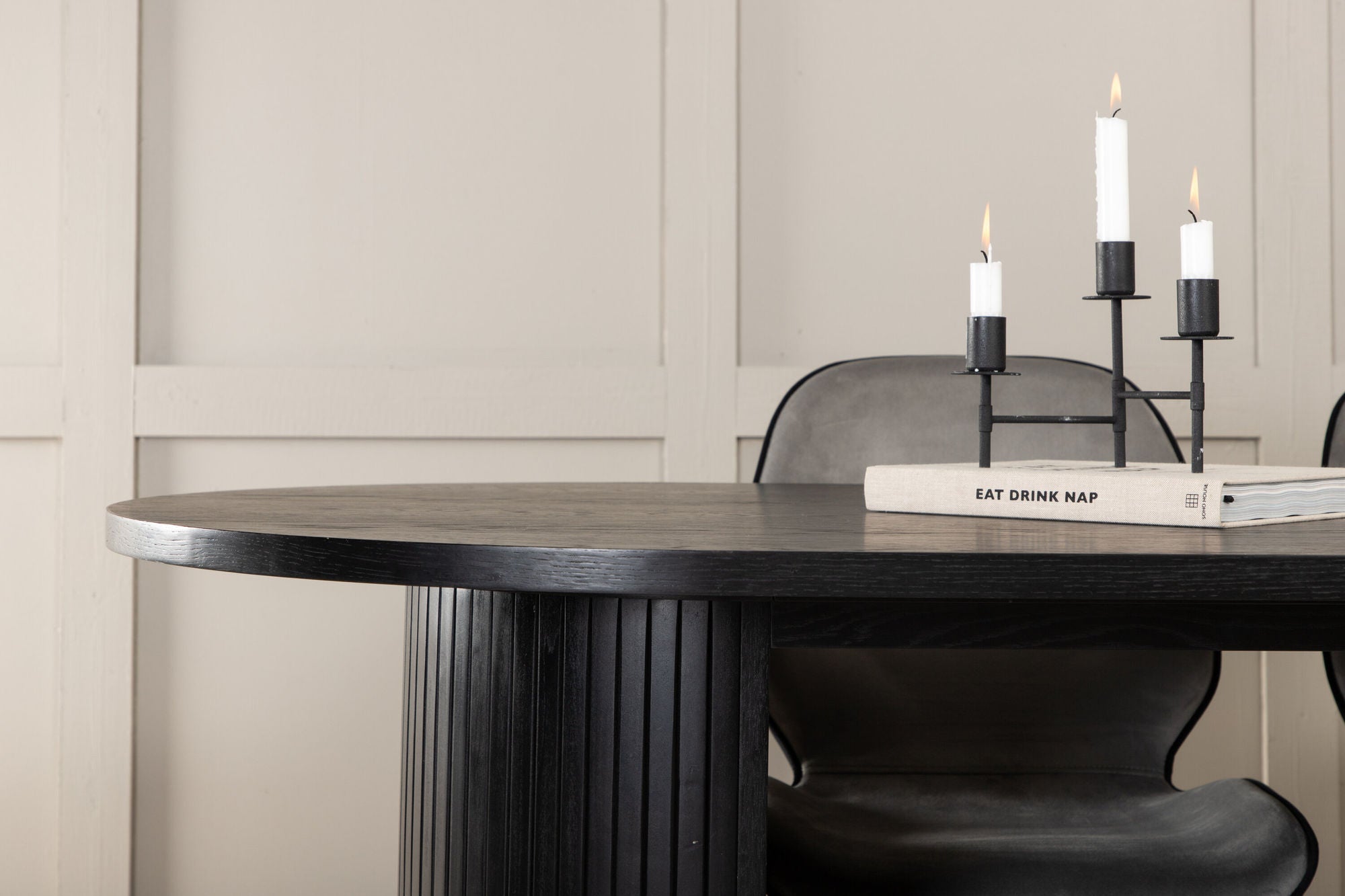 Venture Home Bianca Oval spisebord - Black / Black Veneer+Emma stol - Black / Black and Light Grey Black Velvet in Back Grey Velvet in front_4