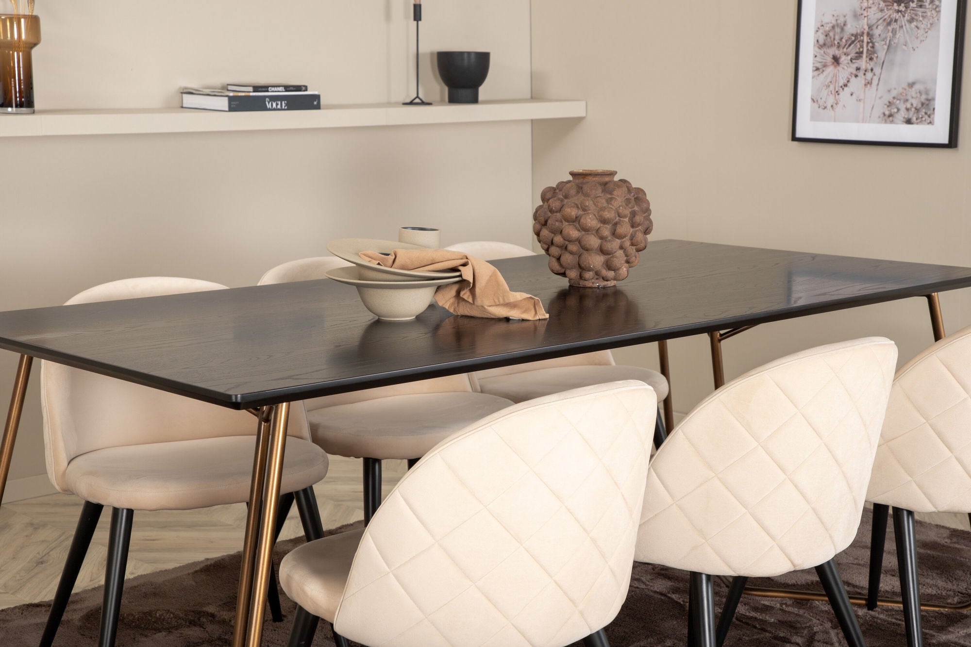 Venture Home Petra spisebord , Distressed Copper Black Veneer+Velvet Stitches stol , Black Beige Velvet_6