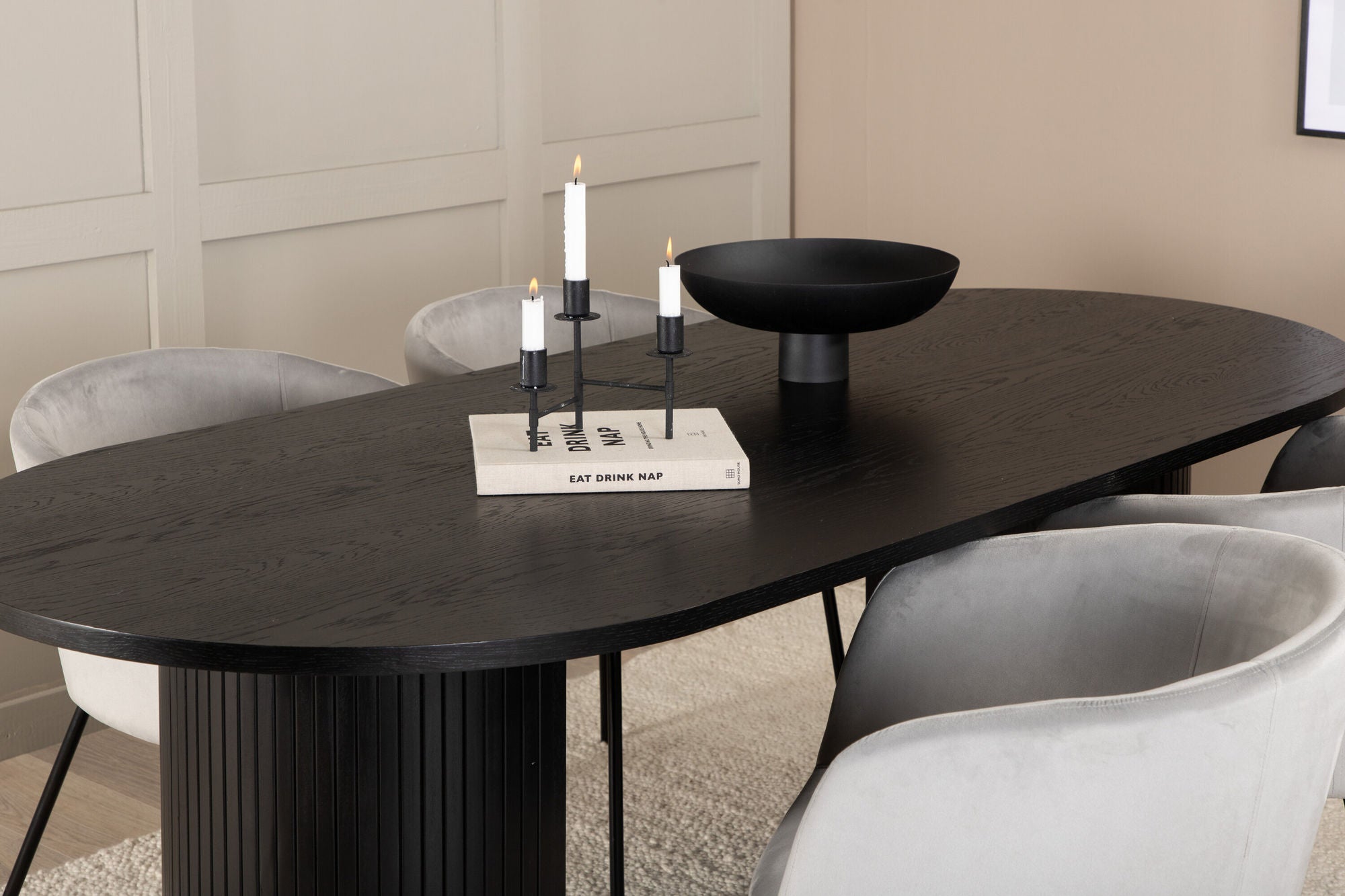 Venture Home Bianca Oval spisebord - Black / Black Veneer+Berit stol - Black / Light Grey Velvet_4