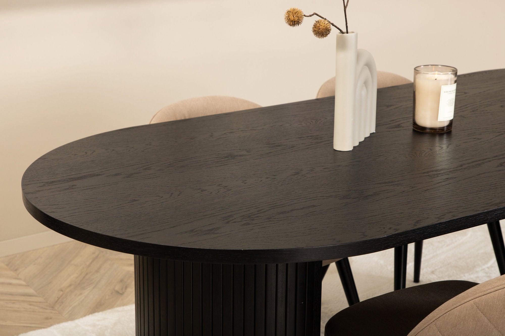 Venture Home Bianca Oval spisebord - Black / Black Veneer+Velvet Stitches stol - Black / Beige Fabric (Polyester linen )_4