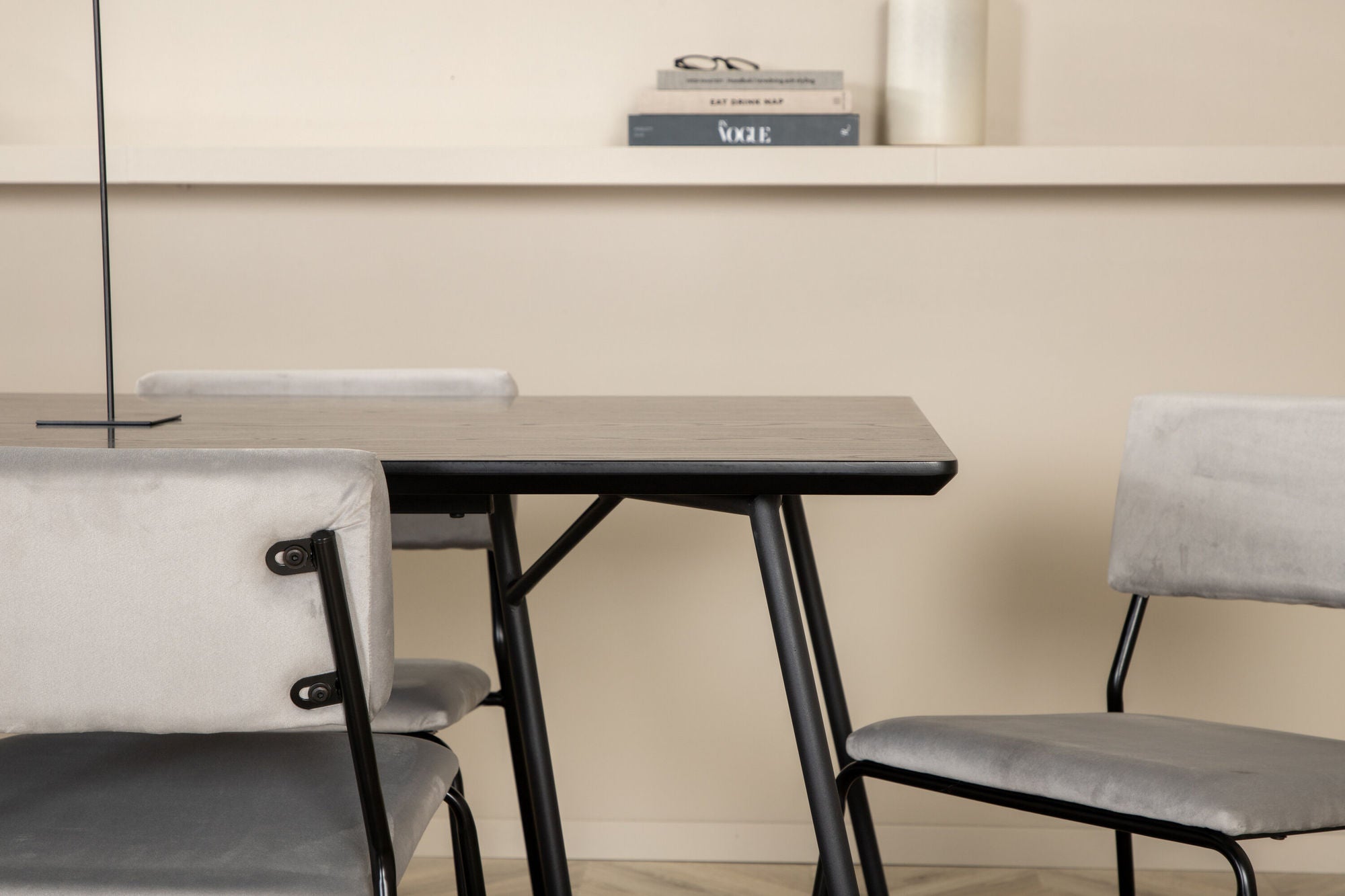 Venture Home Petra spisebord - Black / Black Veneer+Kenth stol - Black / Light Grey Velvet_6