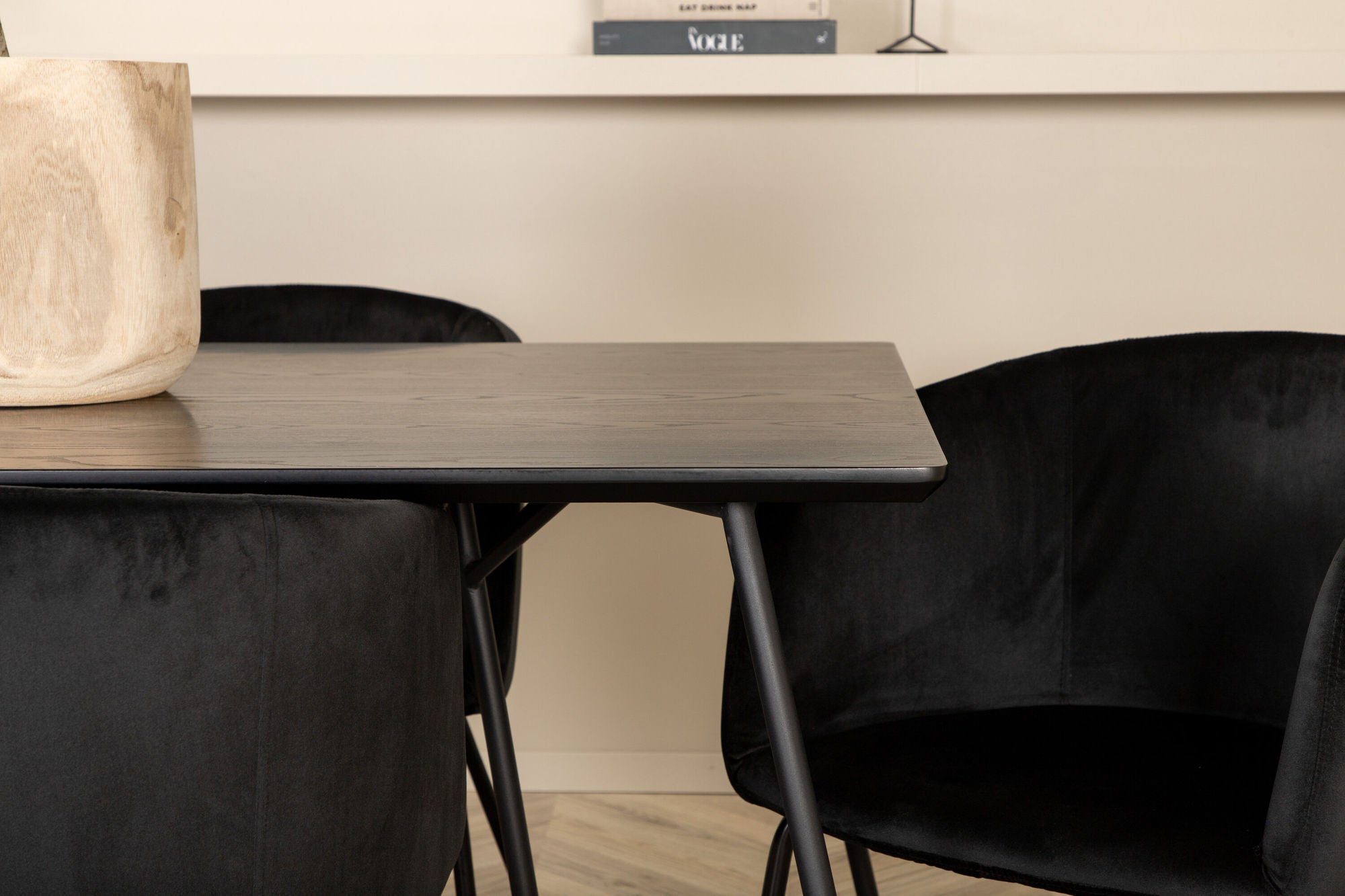 Venture Home Petra spisebord - Black / Black Veneer+Berit stol - Black / Black Velvet_6