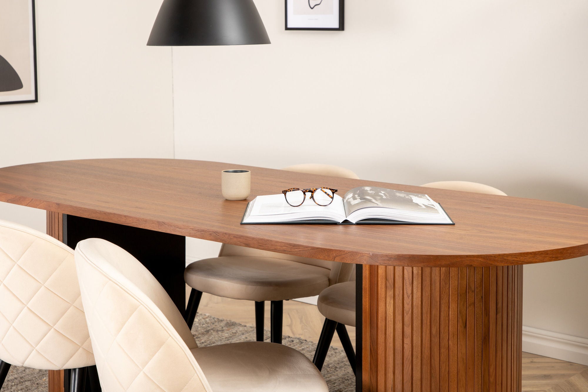 Venture Home Bianca Oval spisebord , Walnut Black Veneer+Velvet Stitches stol , Black Beige Velvet_4