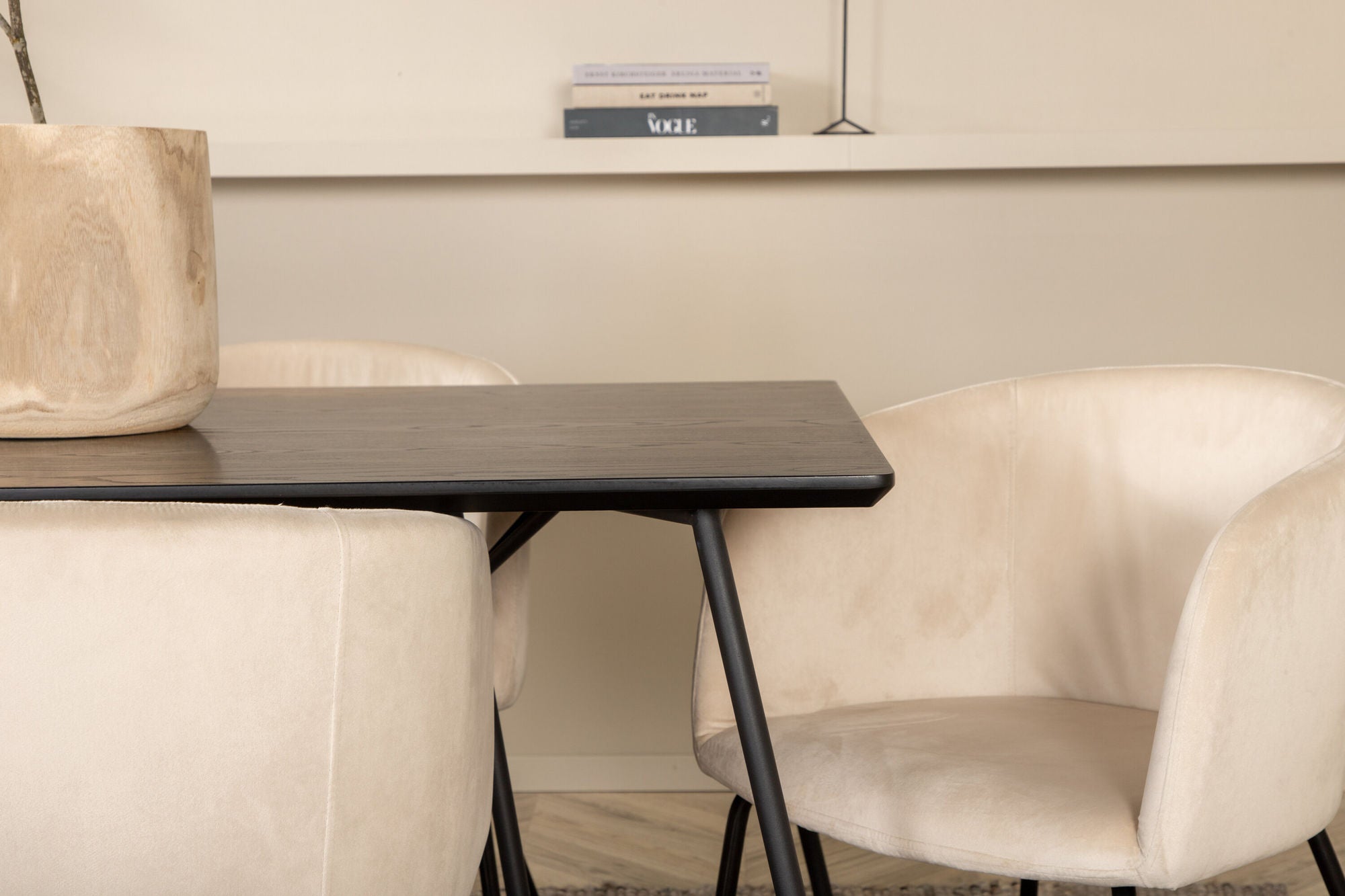 Venture Home Petra spisebord - Black / Black Veneer+Berit stol - Black / Beige Velvet_6
