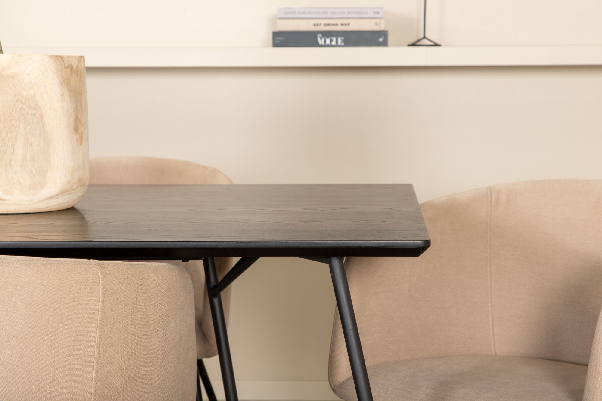 Venture Home Petra spisebord - Black / Black Veneer+Berit stol - Black / Beige Fabric (Polyester linen )_6