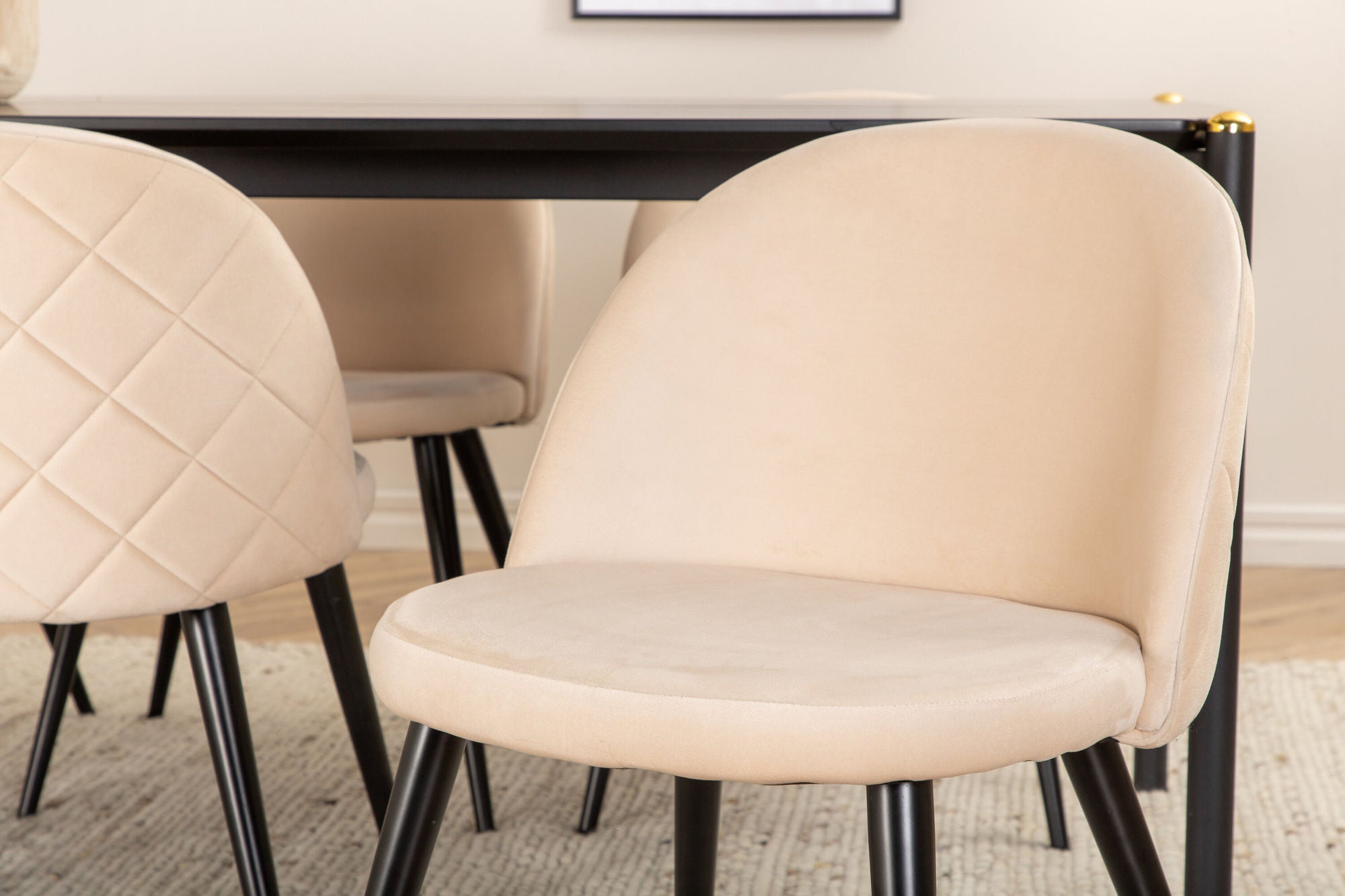 Venture Home Pelle spisebord - Black / black Black+Velvet Stitches stol - Black / Beige Velvet_6
