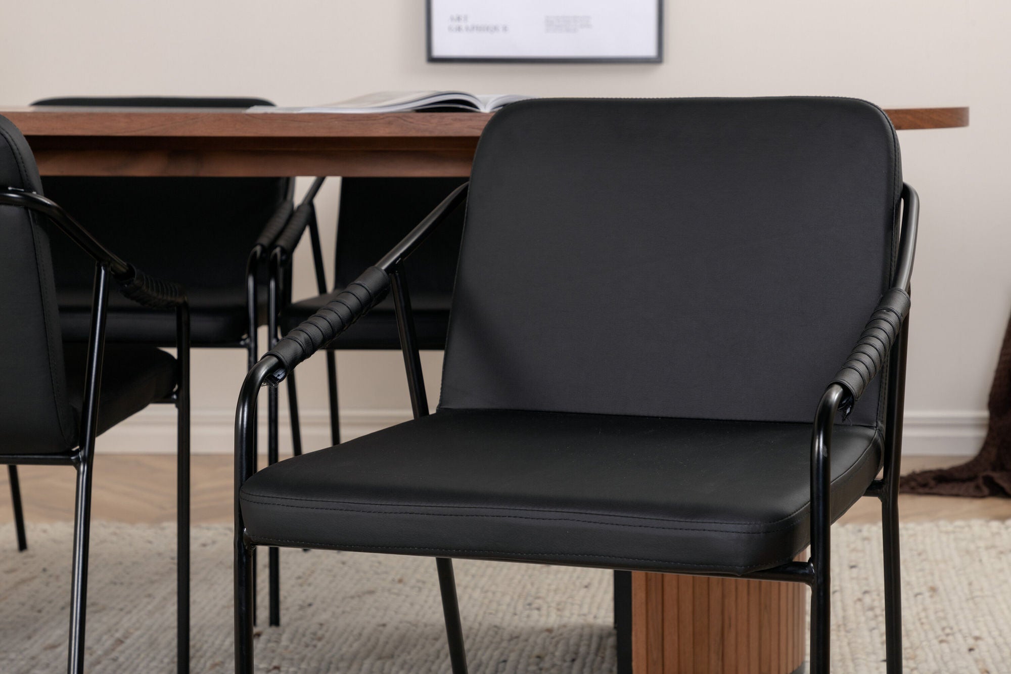 Venture Home Bianca Oval spisebord - Walnut / Black Veneer+Tvist stol - Black / Black PU_4