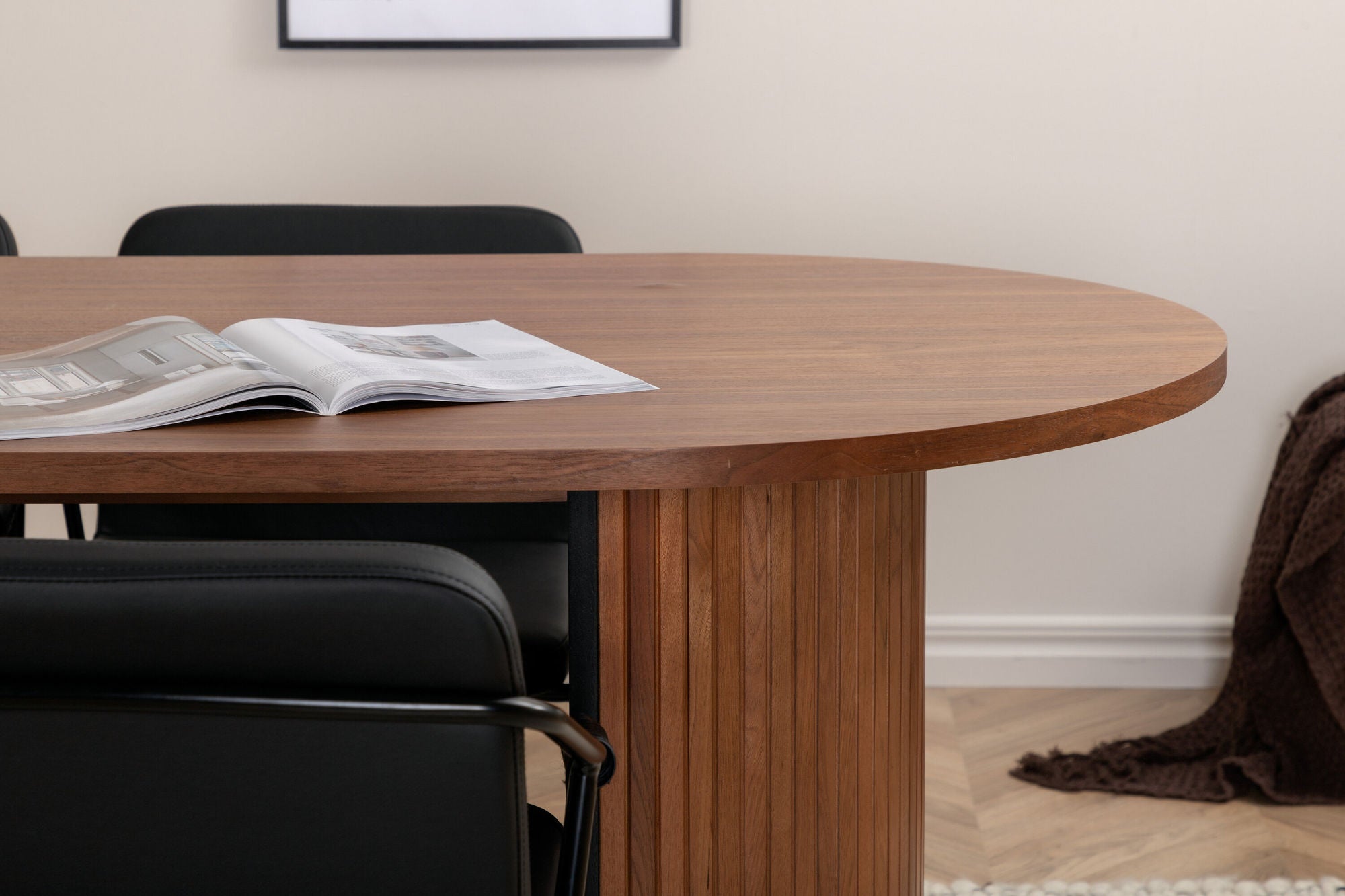Venture Home Bianca Oval spisebord - Walnut / Black Veneer+Tvist stol - Black / Black PU_4