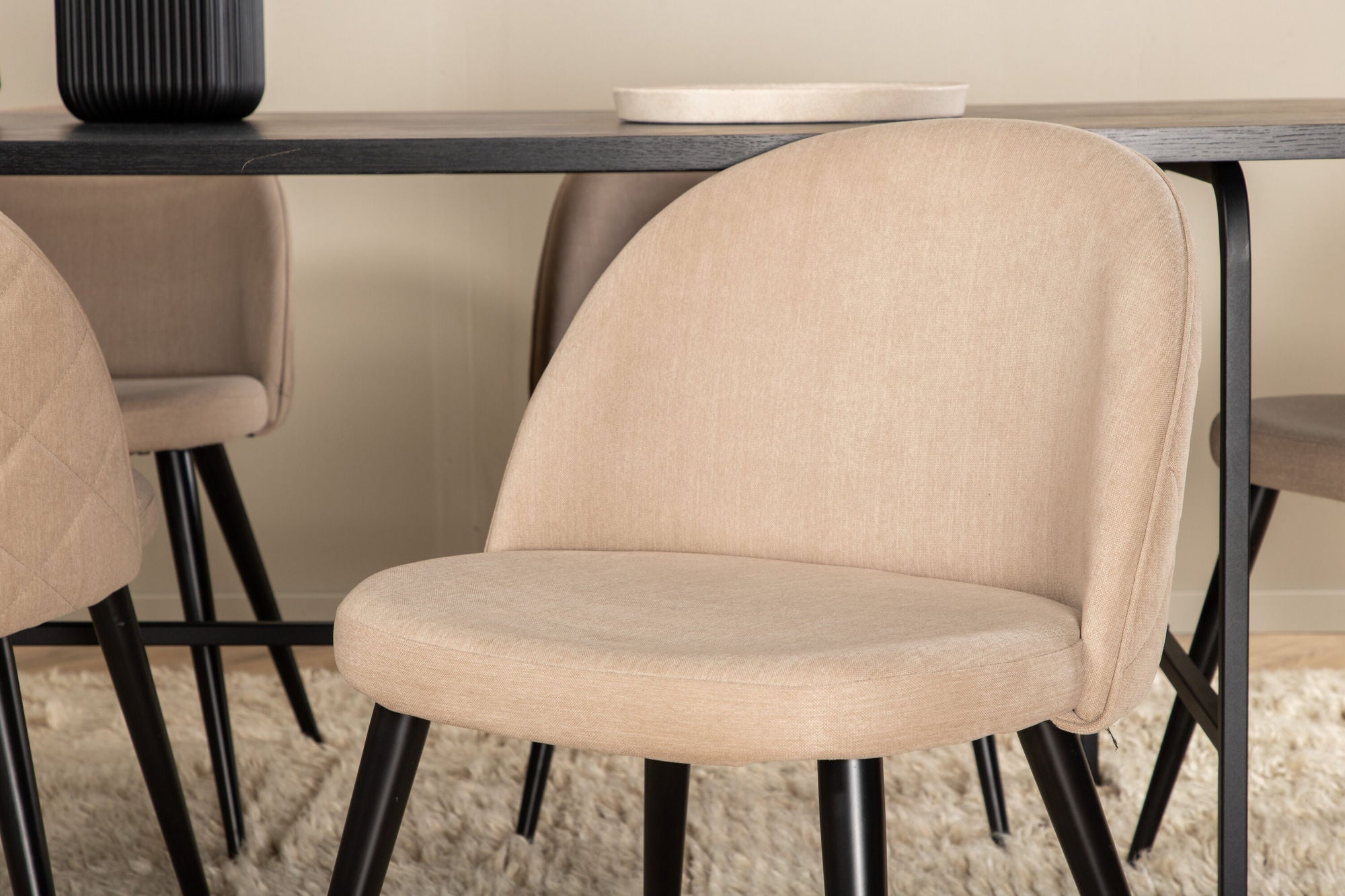 Venture Home Uno spisebord - Black / Black Veneer+Velvet Stitches stol - Black / Beige Fabric (Polyester linen )_6