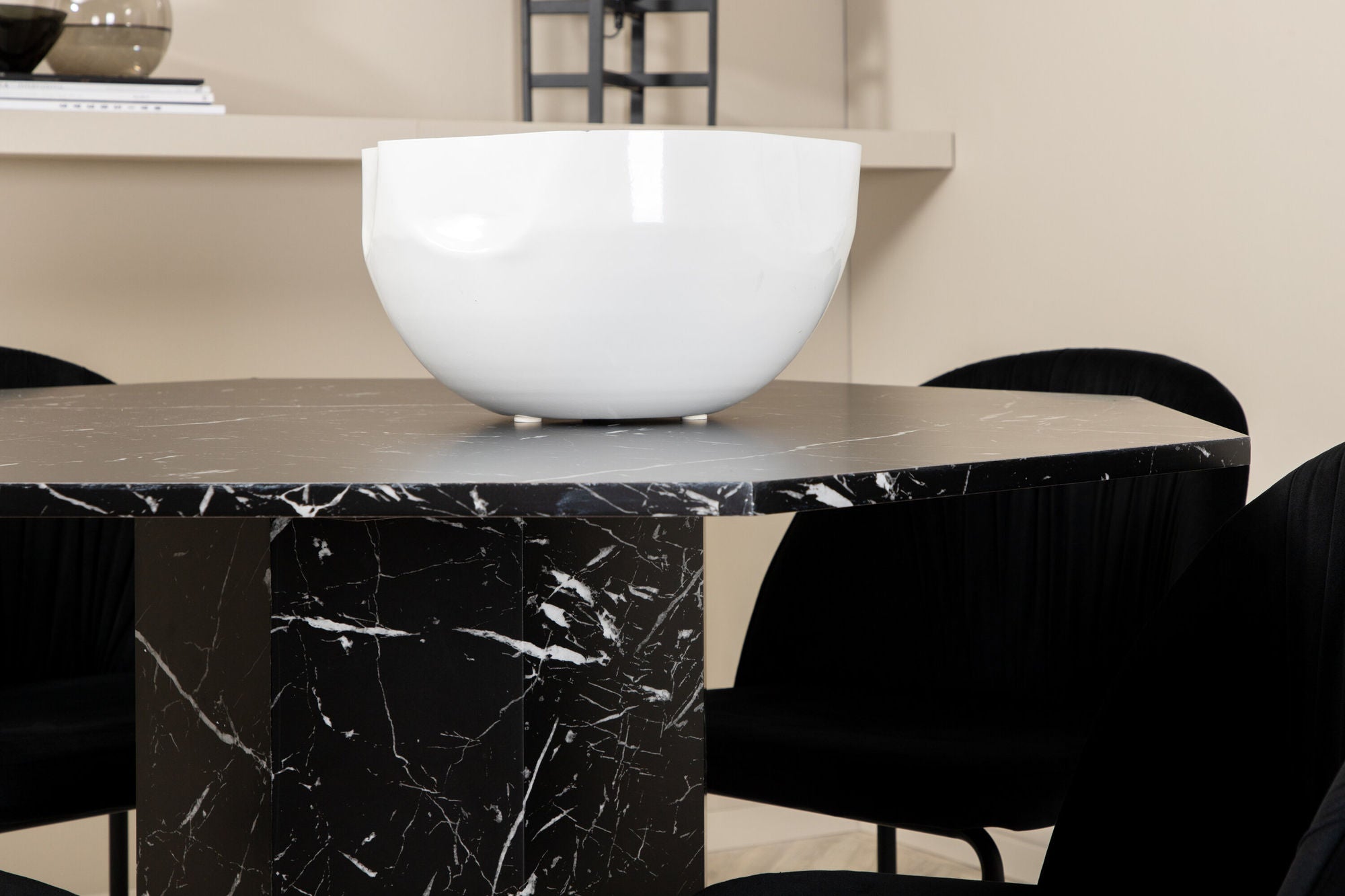 Venture Home Marbs rund spisebord , Black Black Glass Marble+Wrinkles Spisebordsstol , Black Legs , Black Velvet_4