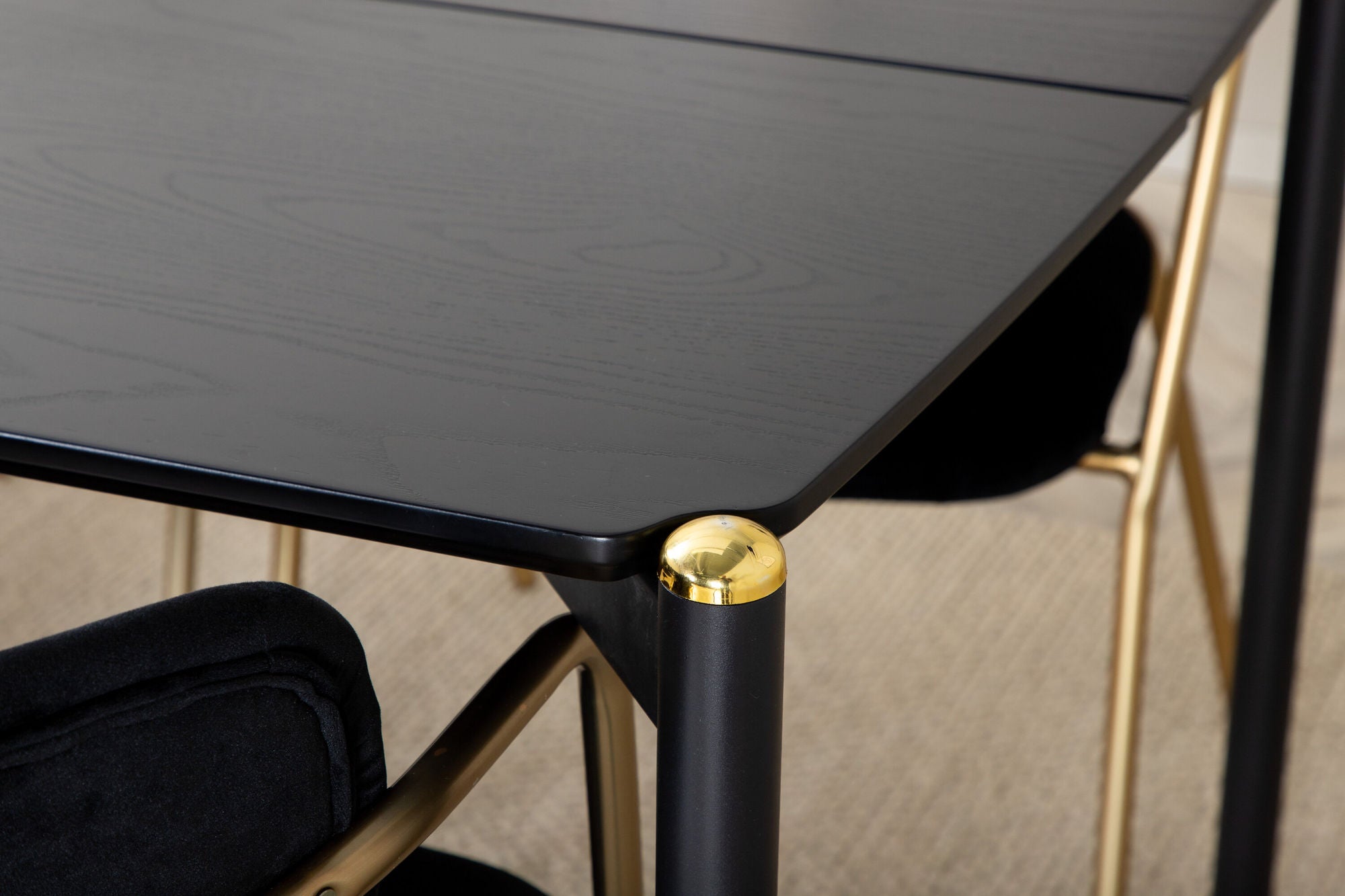 Venture Home Pelle spisebord , Black black Black+Arrow armchair , Brass Legs , Black Velvet_6