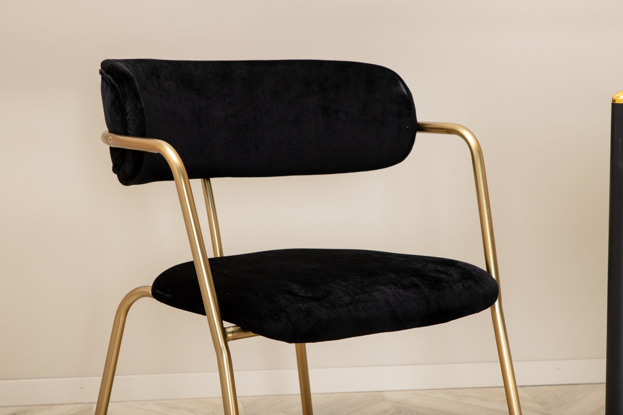 Venture Home Pelle spisebord , Black black Black+Arrow armchair , Brass Legs , Black Velvet_6