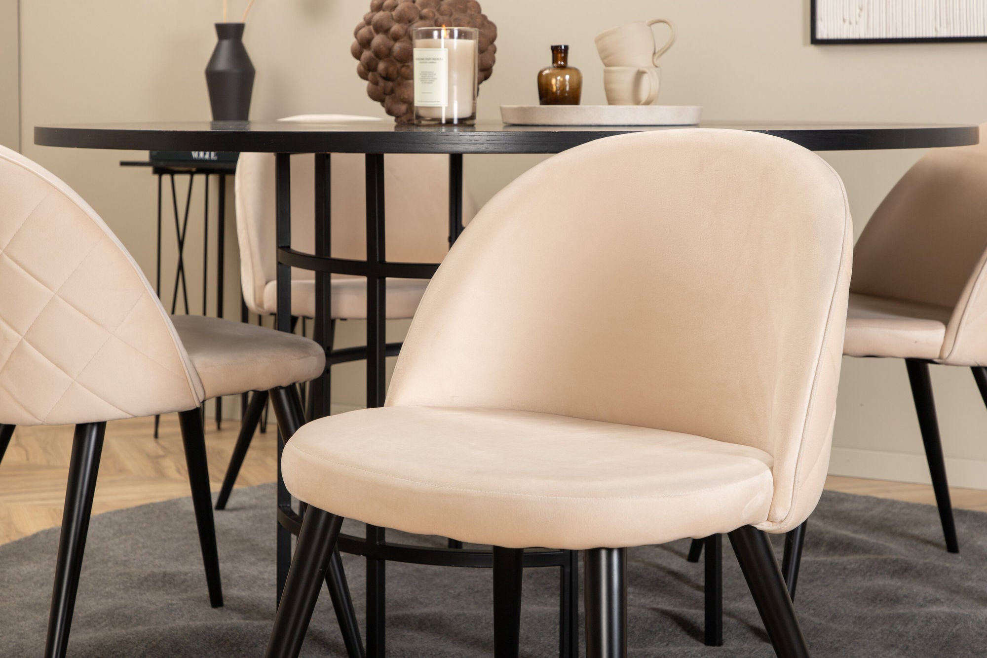 Venture Home Copenhagen - spisebord round - Black / Black+Velvet Stitches stol - Black / Beige Velvet_4