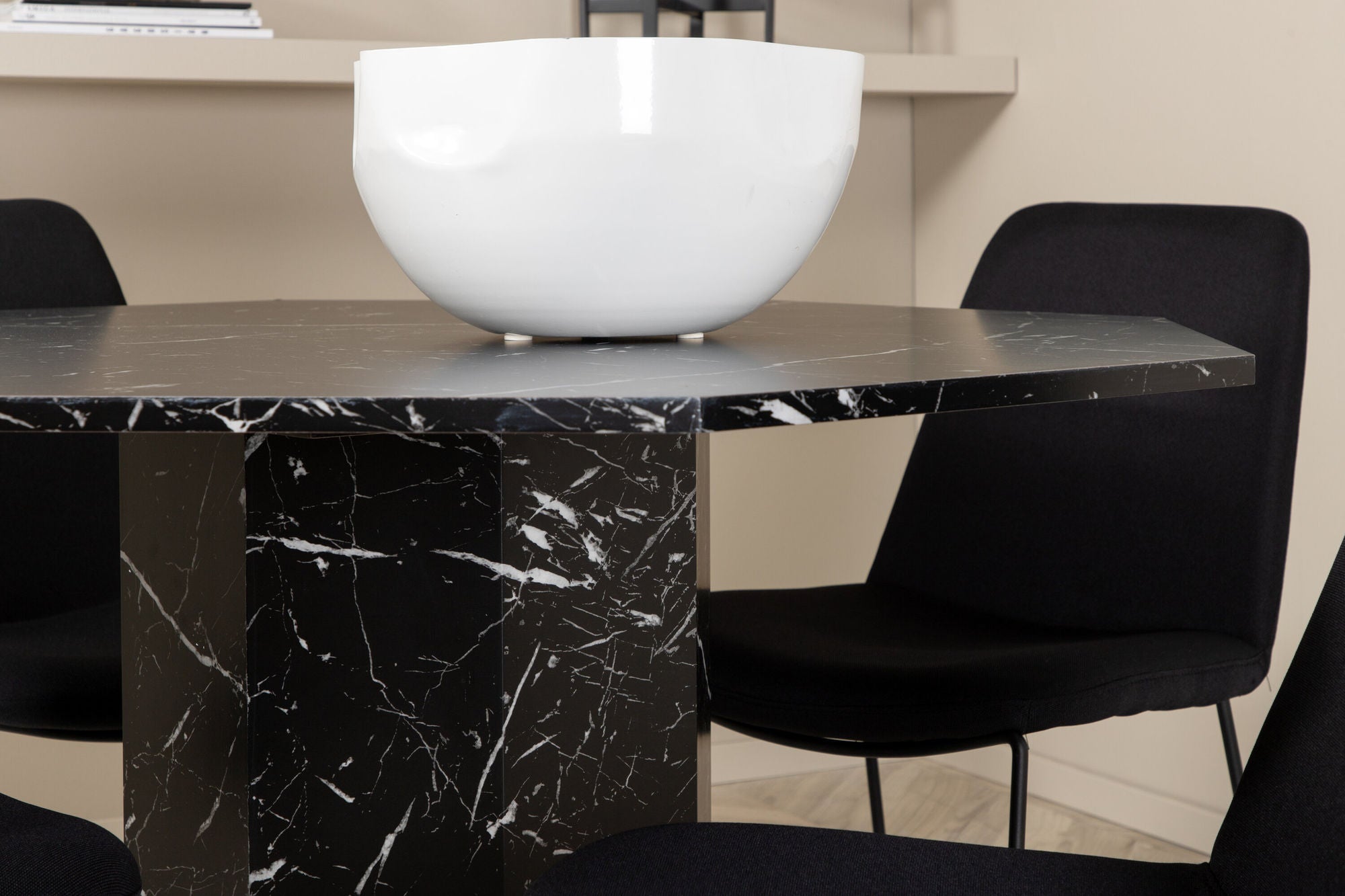 Venture Home Marbs rund spisebord , Black Black Glass Marble+Muce Spisebordsstol , Black Legs , Black Fabric_4