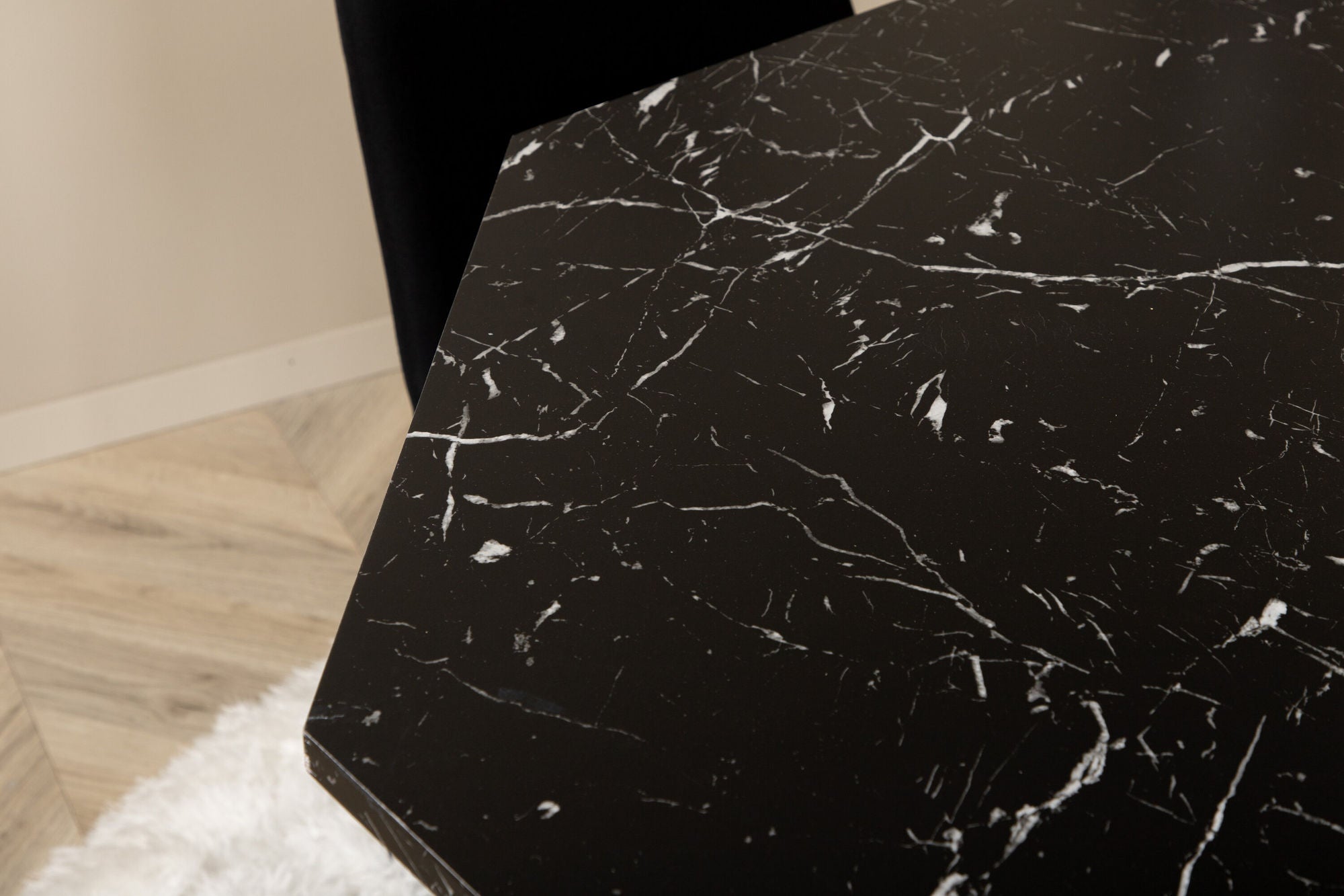 Venture Home Marbs rund spisebord , Black Black Glass Marble+Muce Spisebordsstol , Black Legs , Black Fabric_4