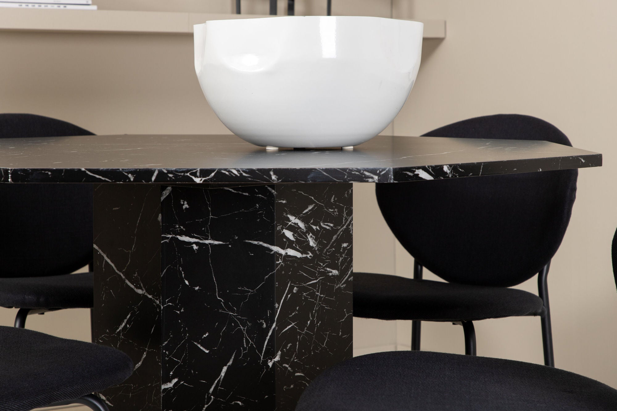 Venture Home Marbs rund spisebord , Black Black Glass Marble+Vault Spisebordsstol , Black Legs , Black Fabric_4