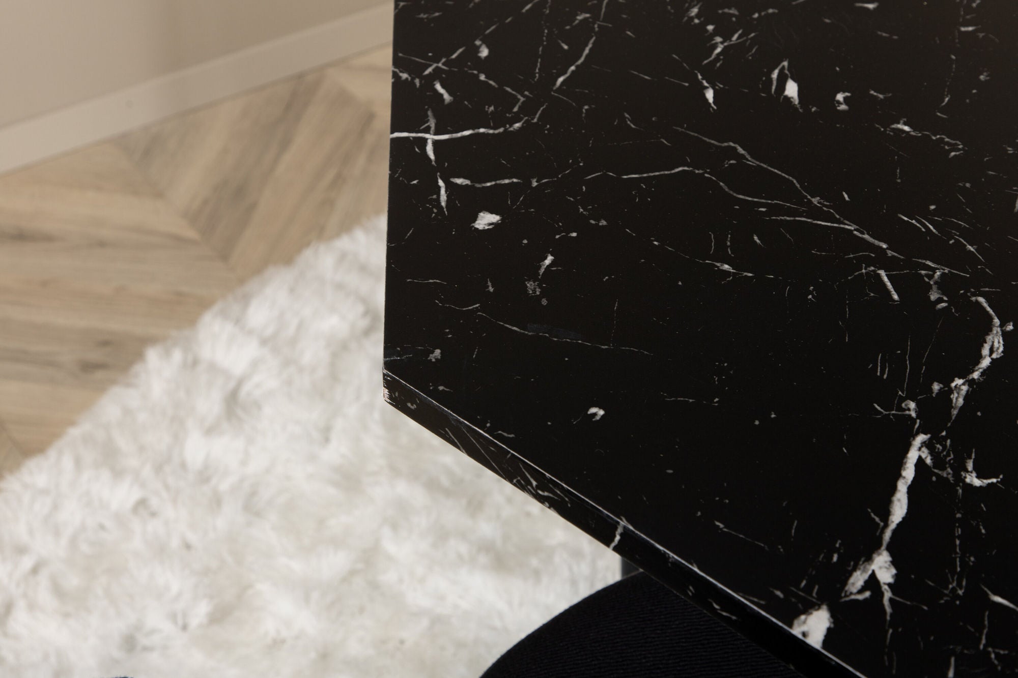 Venture Home Marbs rund spisebord , Black Black Glass Marble+Vault Spisebordsstol , Black Legs , Black Fabric_4
