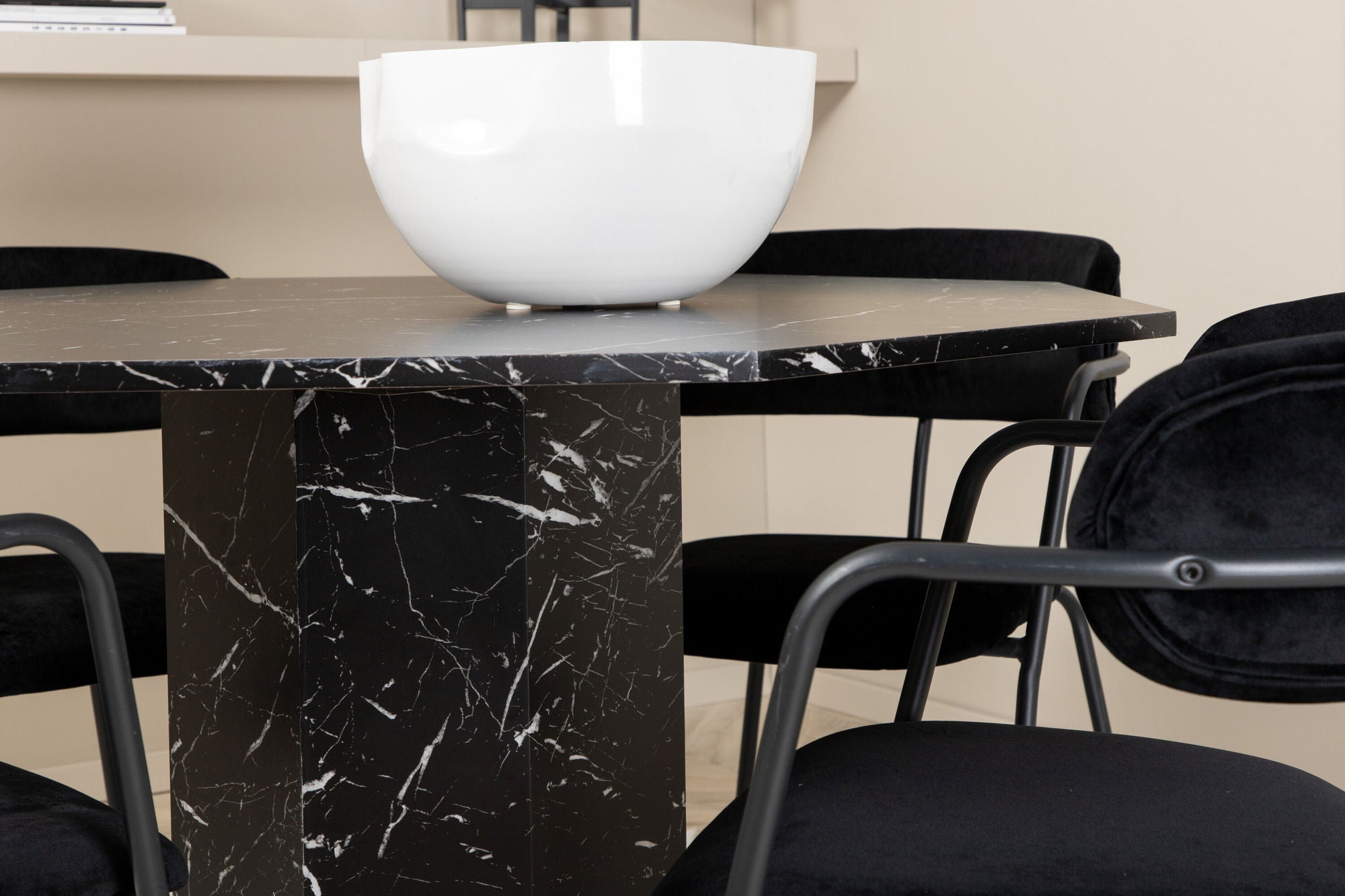 Venture Home Marbs rund spisebord , Black Black Glass Marble+Arrow armchair , Black Legs , Black Velvet_4