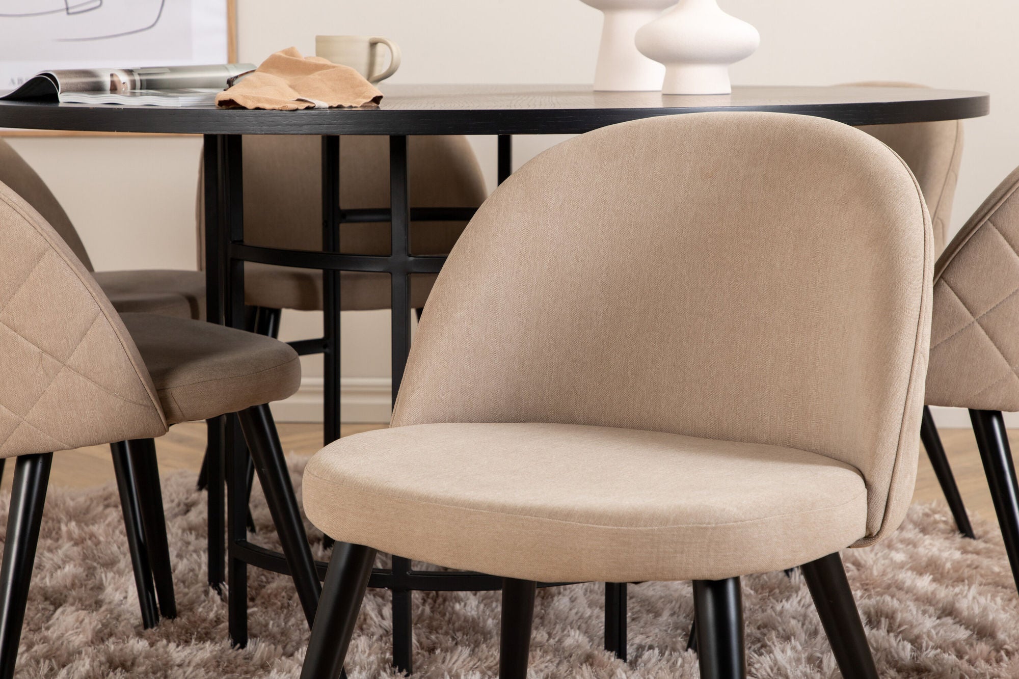 Venture Home Copenhagen - spisebord round - Black / Black+Velvet Stitches stol - Black / Beige Fabric (Polyester linen )_6
